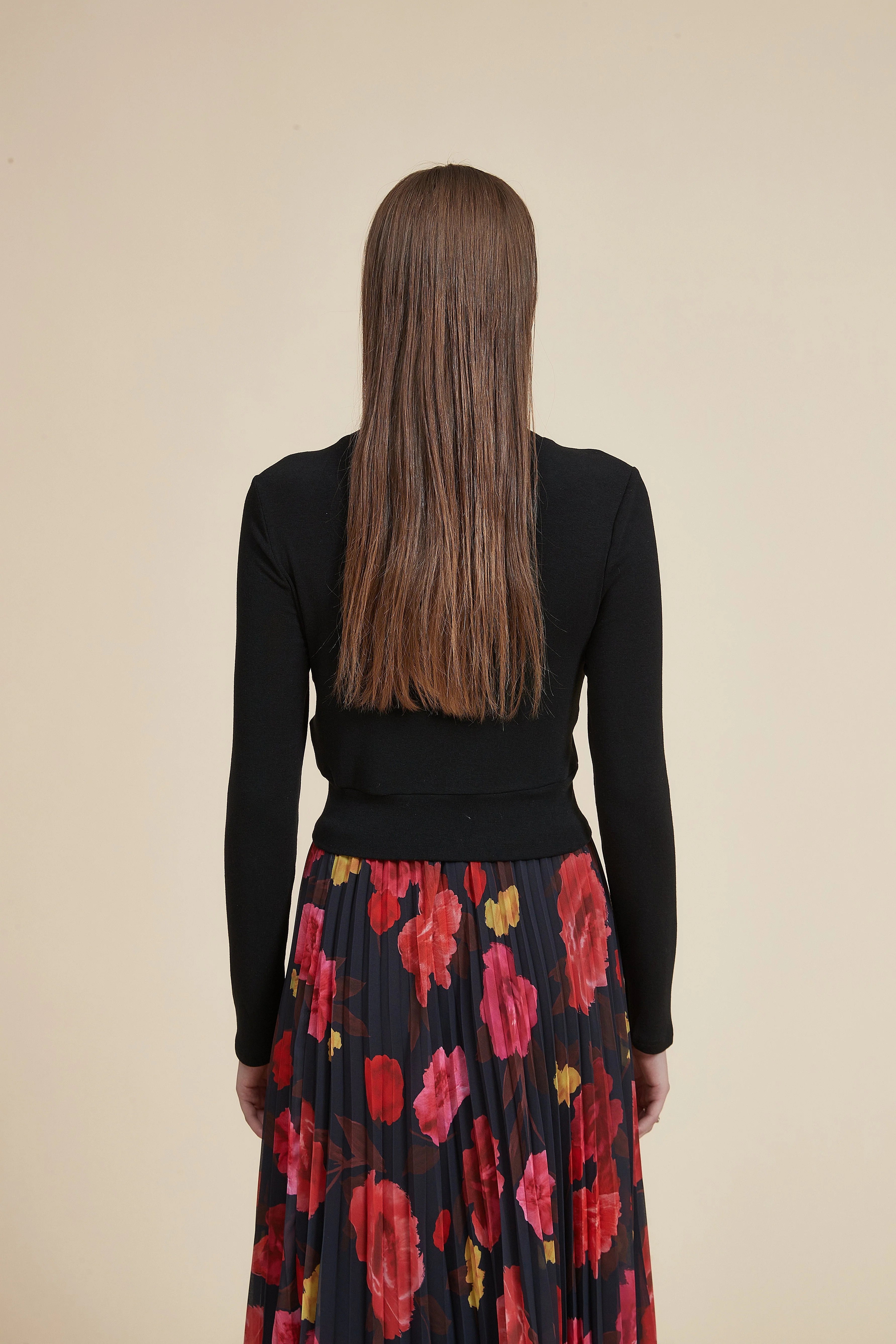 Long Sleeve Round Neck Crop Top - Image 3