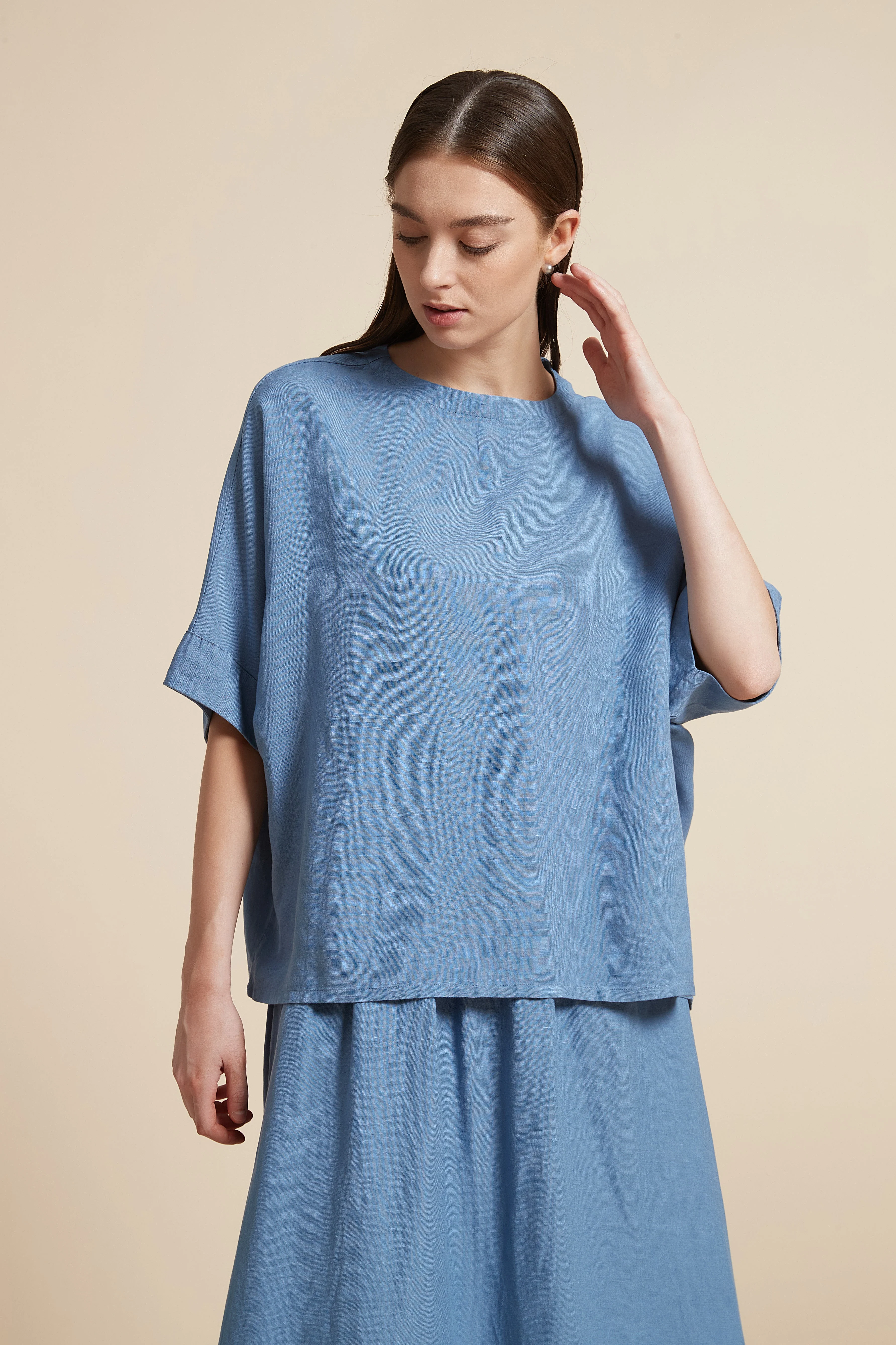 Plain Women's Blouse with Half Sleeves and Round Neckline - Image 10