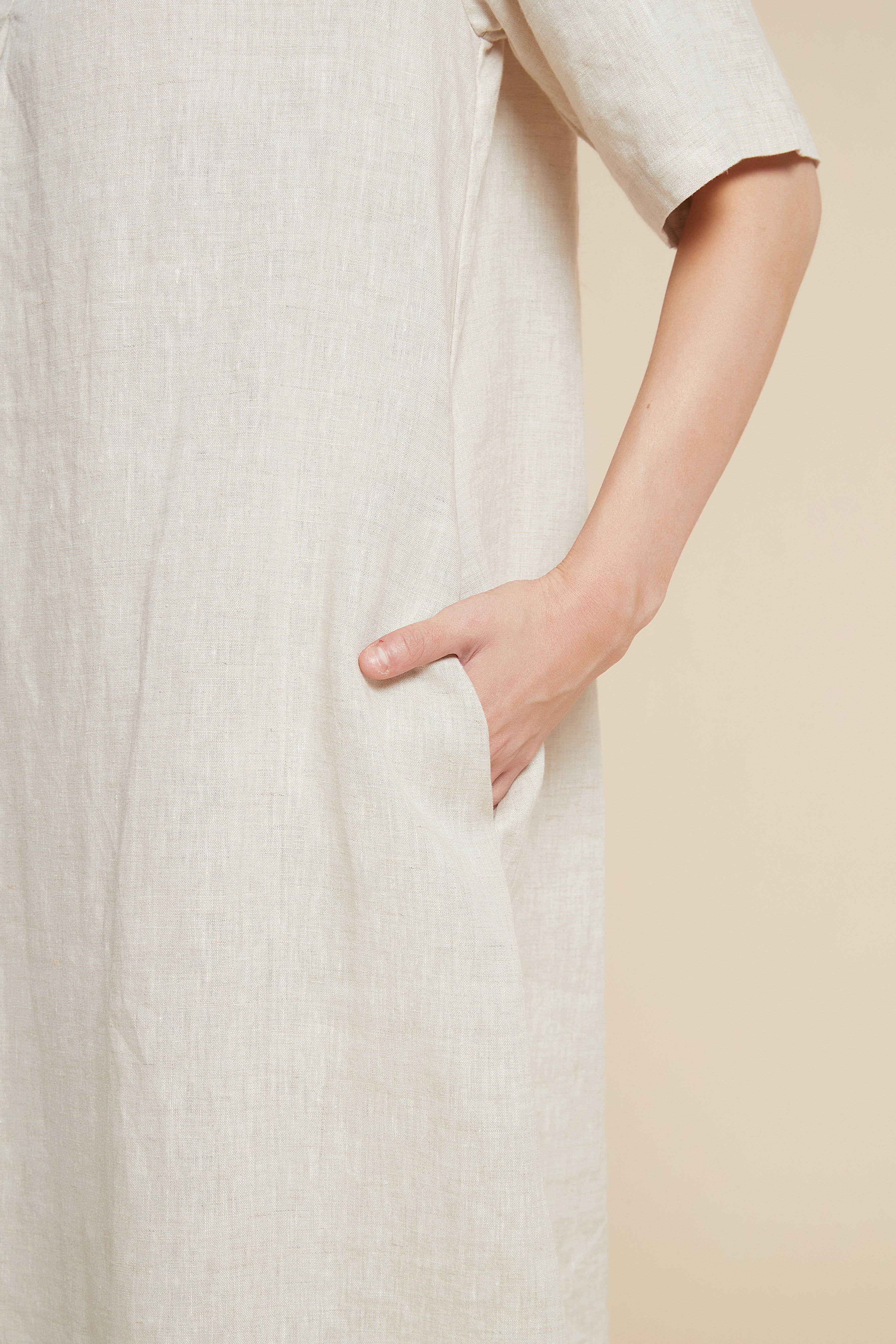 Plain Midi Dress with Half Sleeves and V-Neckline - Image 5
