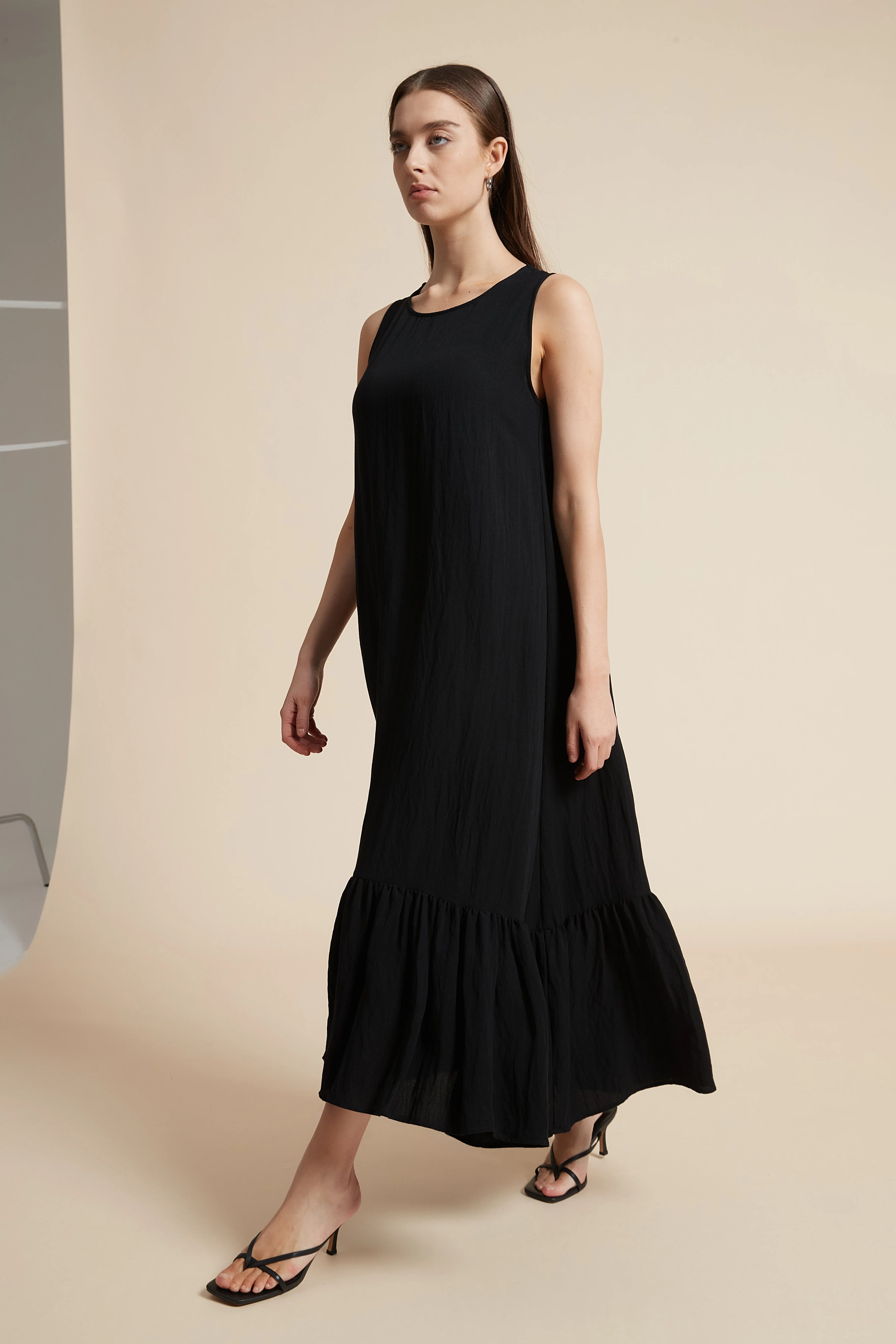 Sleeveless Plain Midi Dress with Ruffled Hem - Image 14