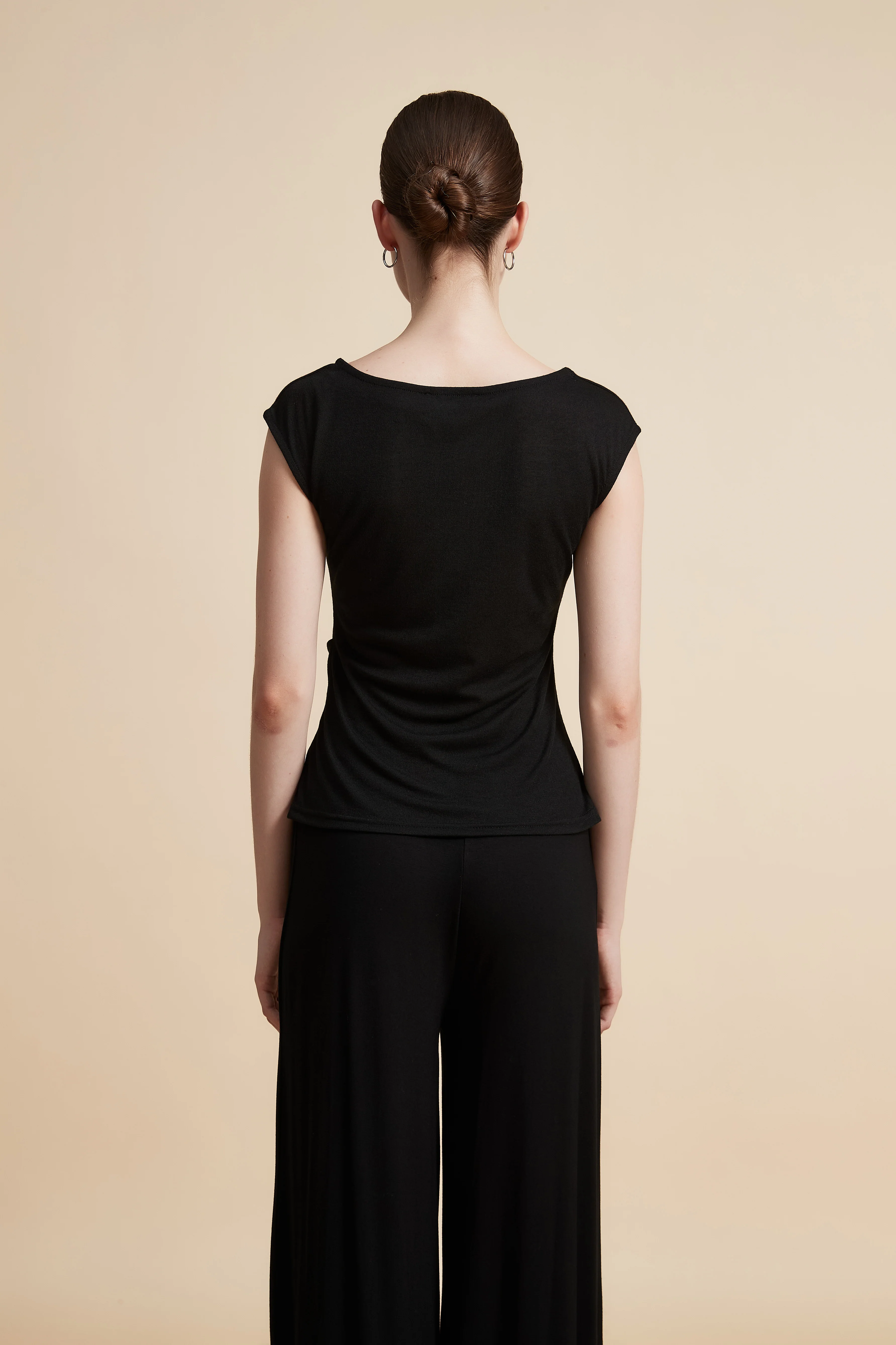 Sleeveless Top with Round Neck - Image 10