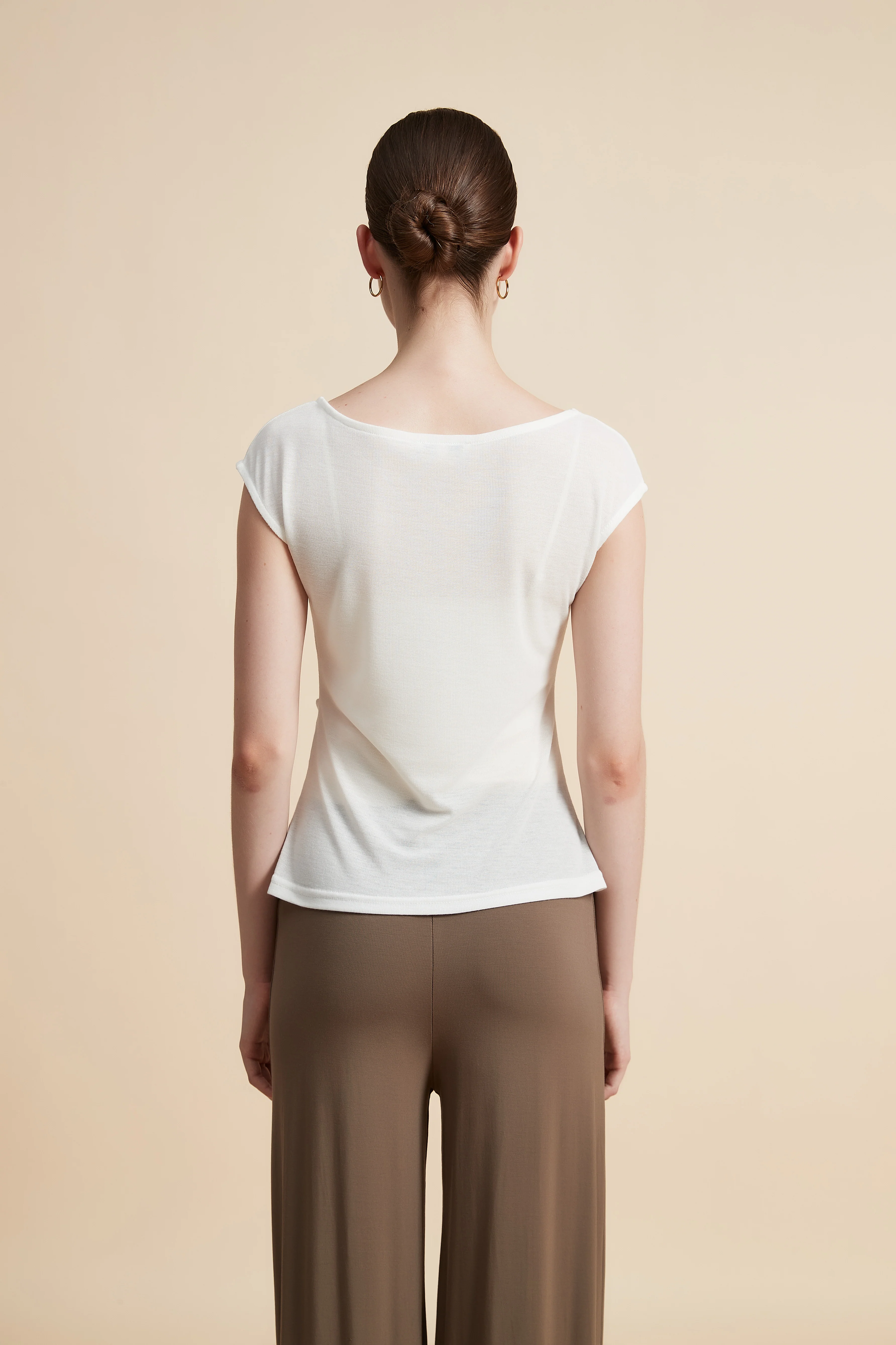Sleeveless Top with Round Neck - Image 15