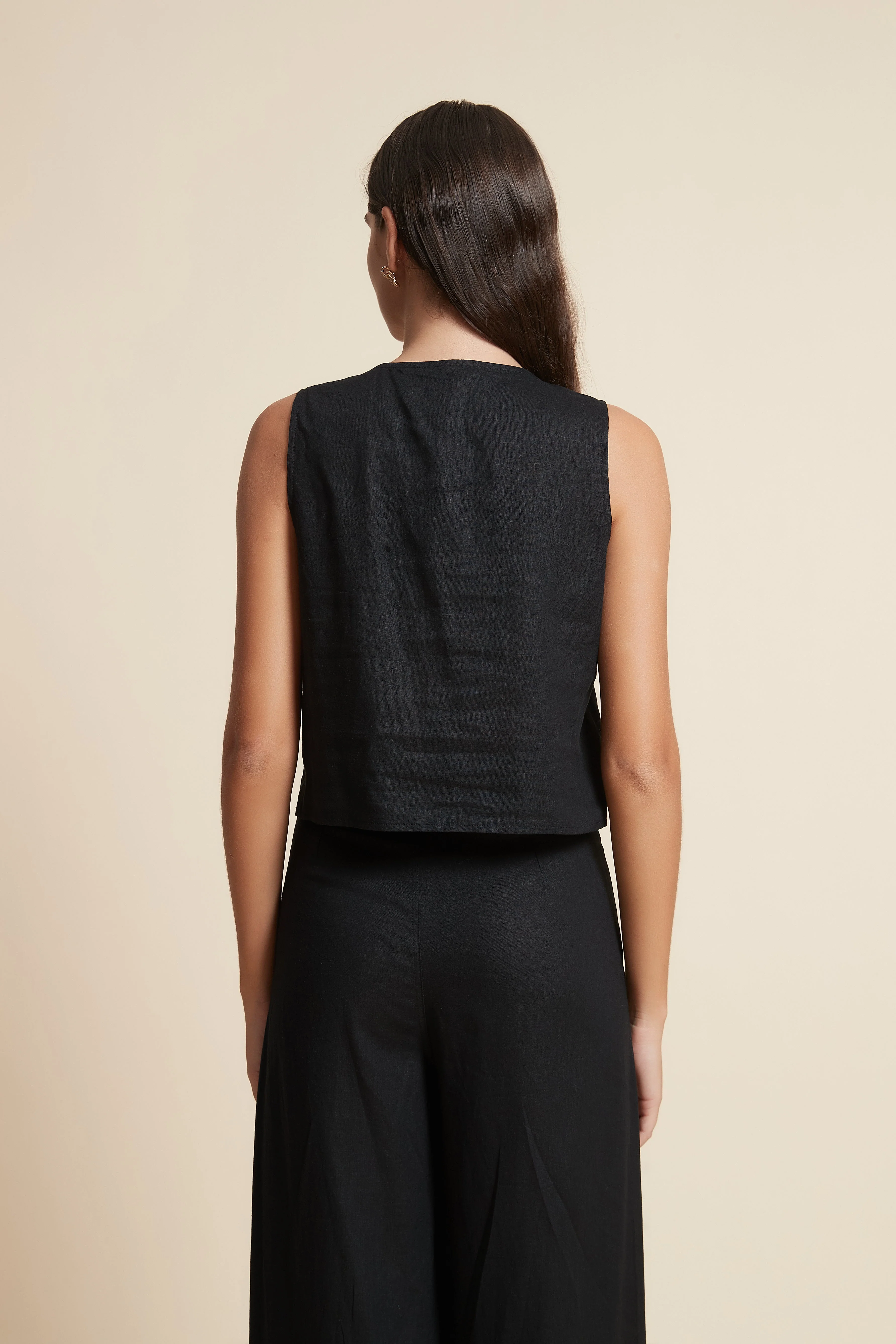 Sleeveless Heart Neck Button Top - Image 5