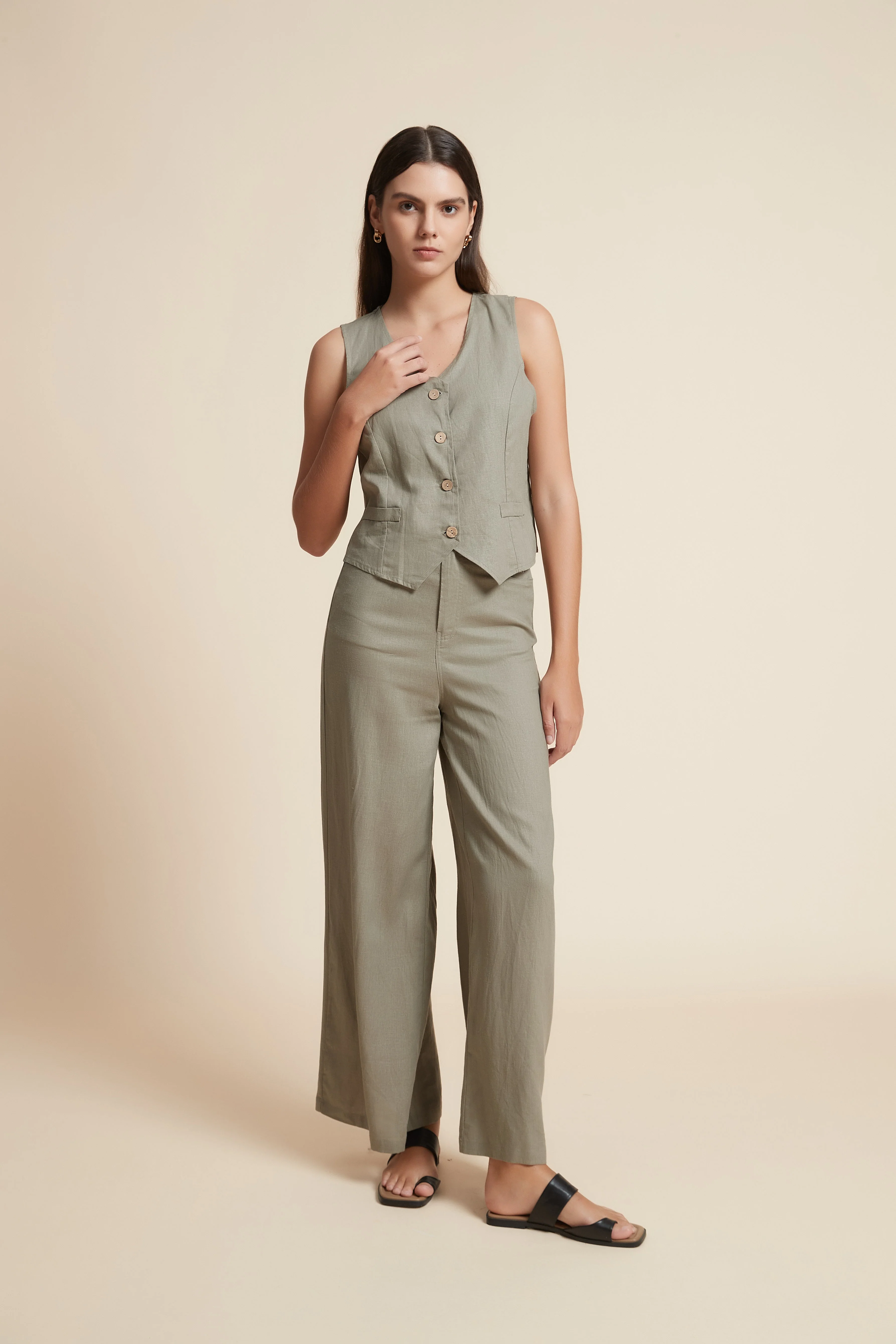 Sleeveless Heart Neck Button Top - Image 7