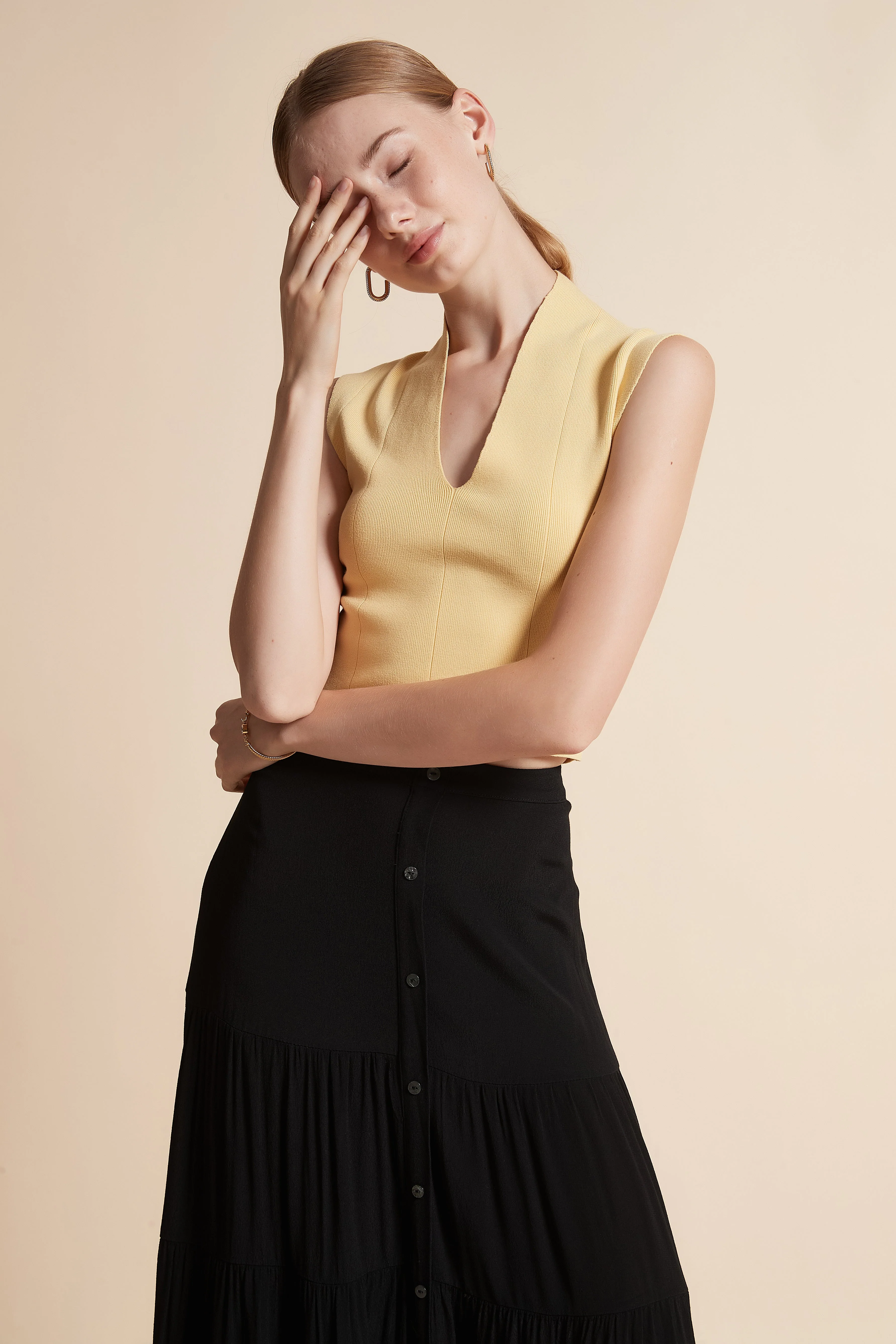 Ribbed Sleeveless V-Neck Top - Image 15