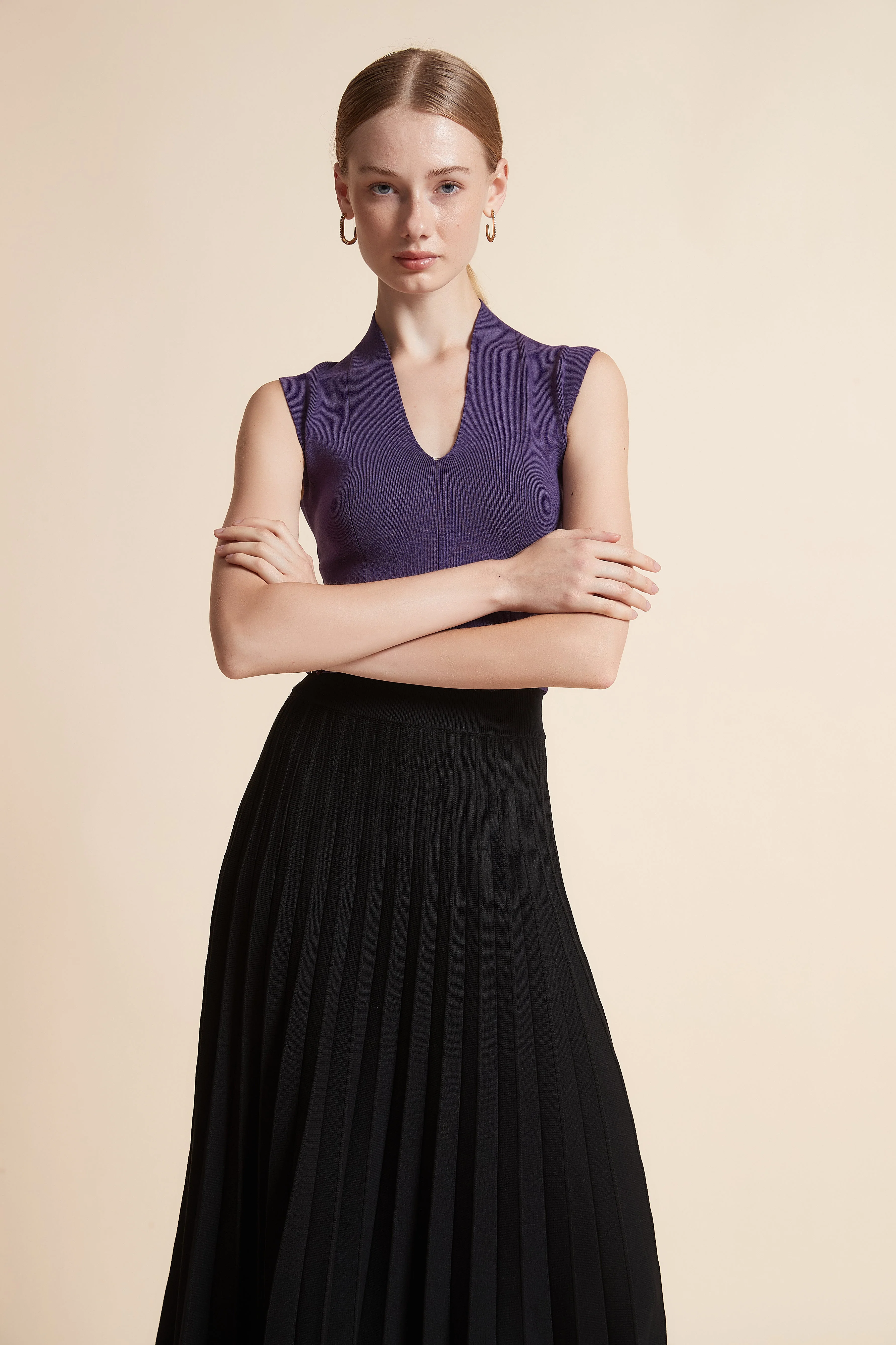 Ribbed Sleeveless V-Neck Top - Image 20