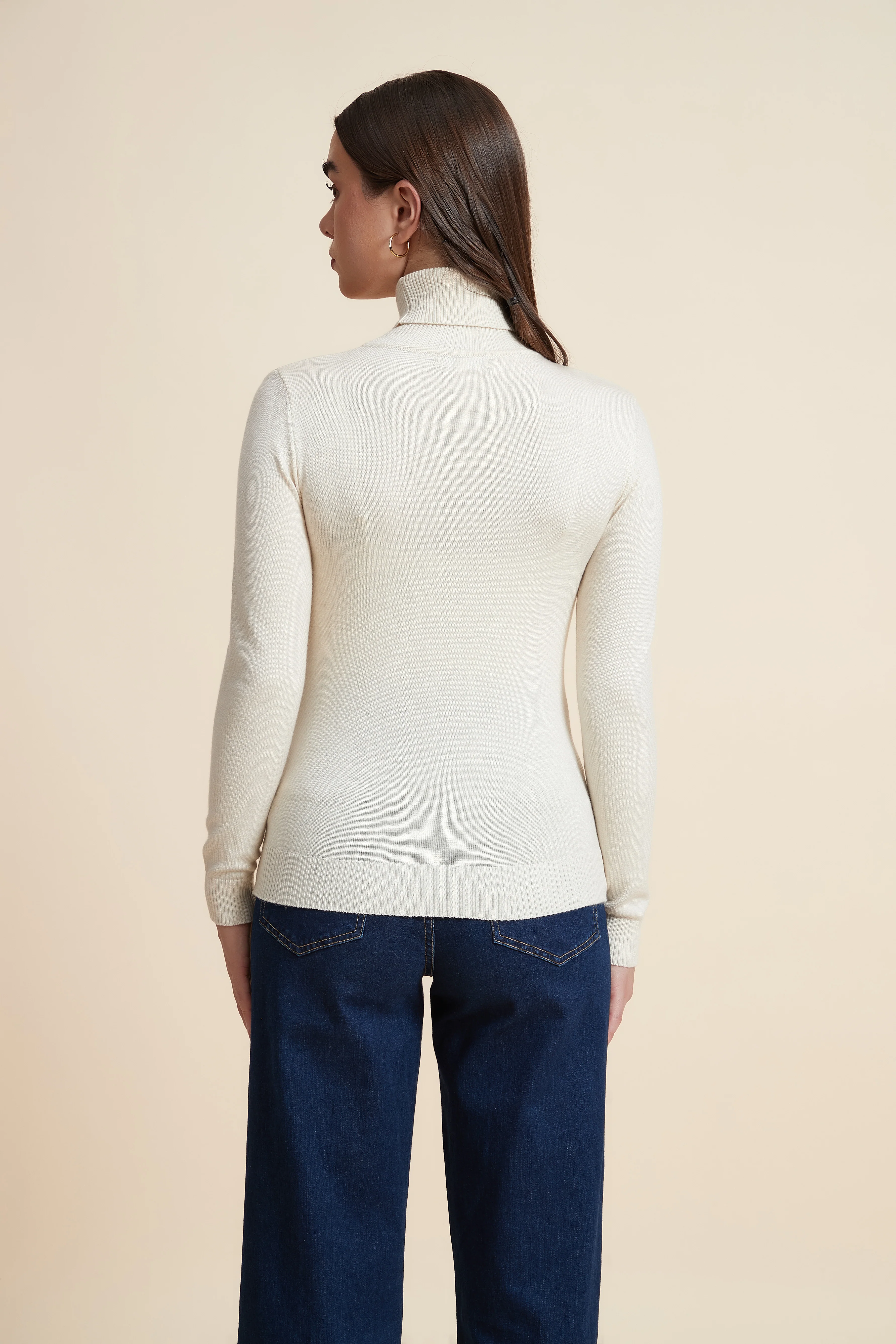 Plain Long-Sleeved Blouse With A High Neck - Image 7