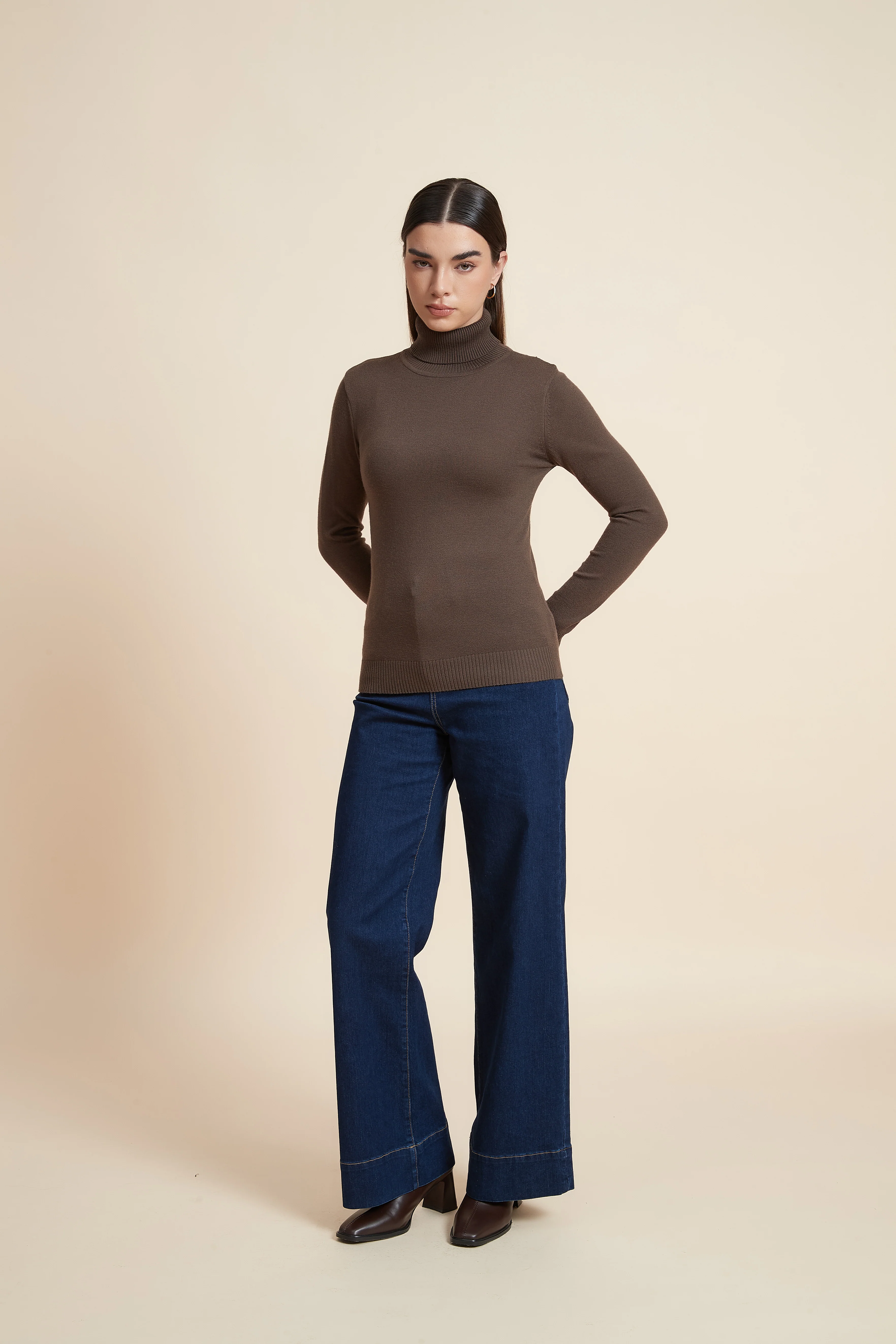 Plain Long-Sleeved Blouse With A High Neck - Image 9