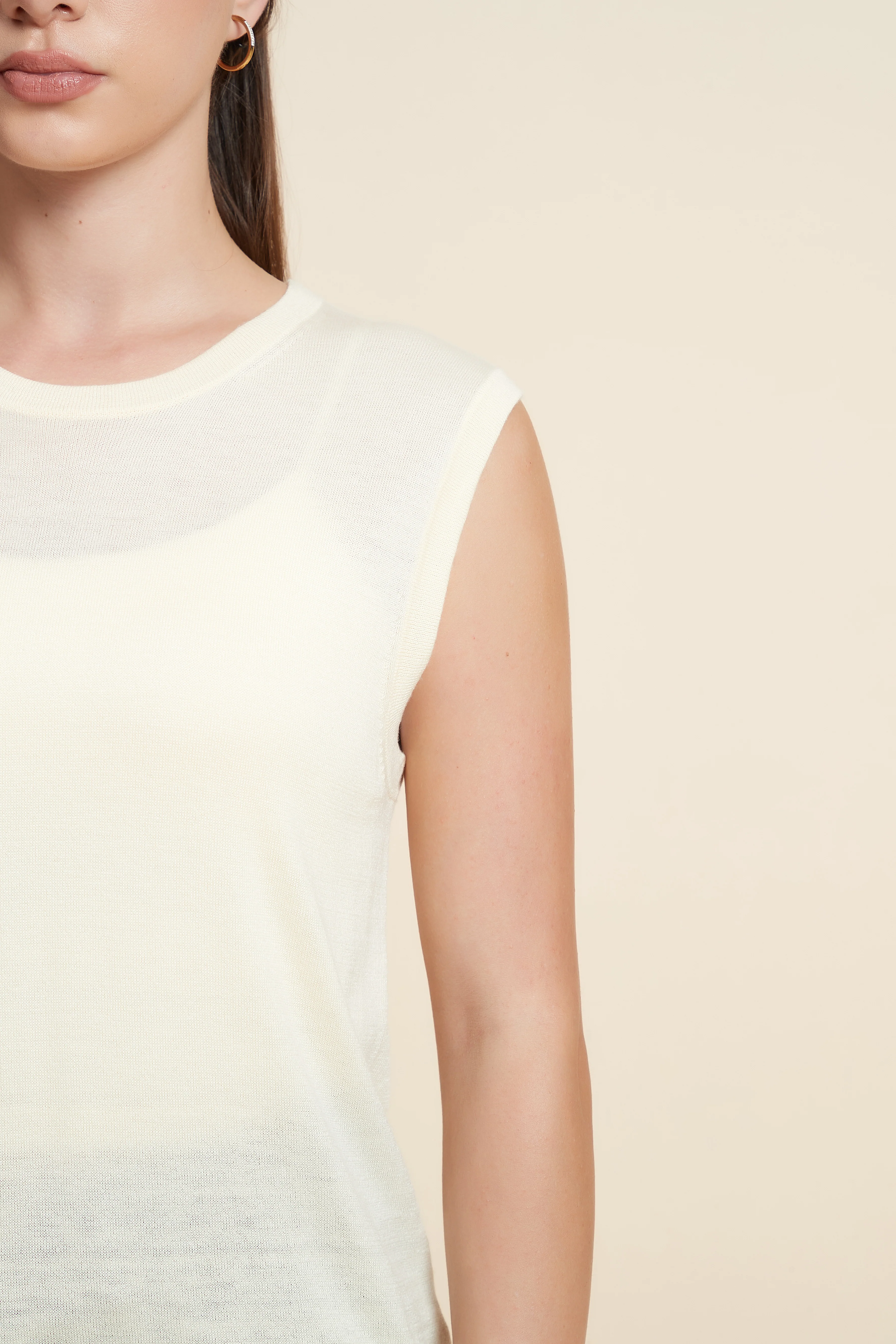 Plain Sleeveless Blouse - Image 5