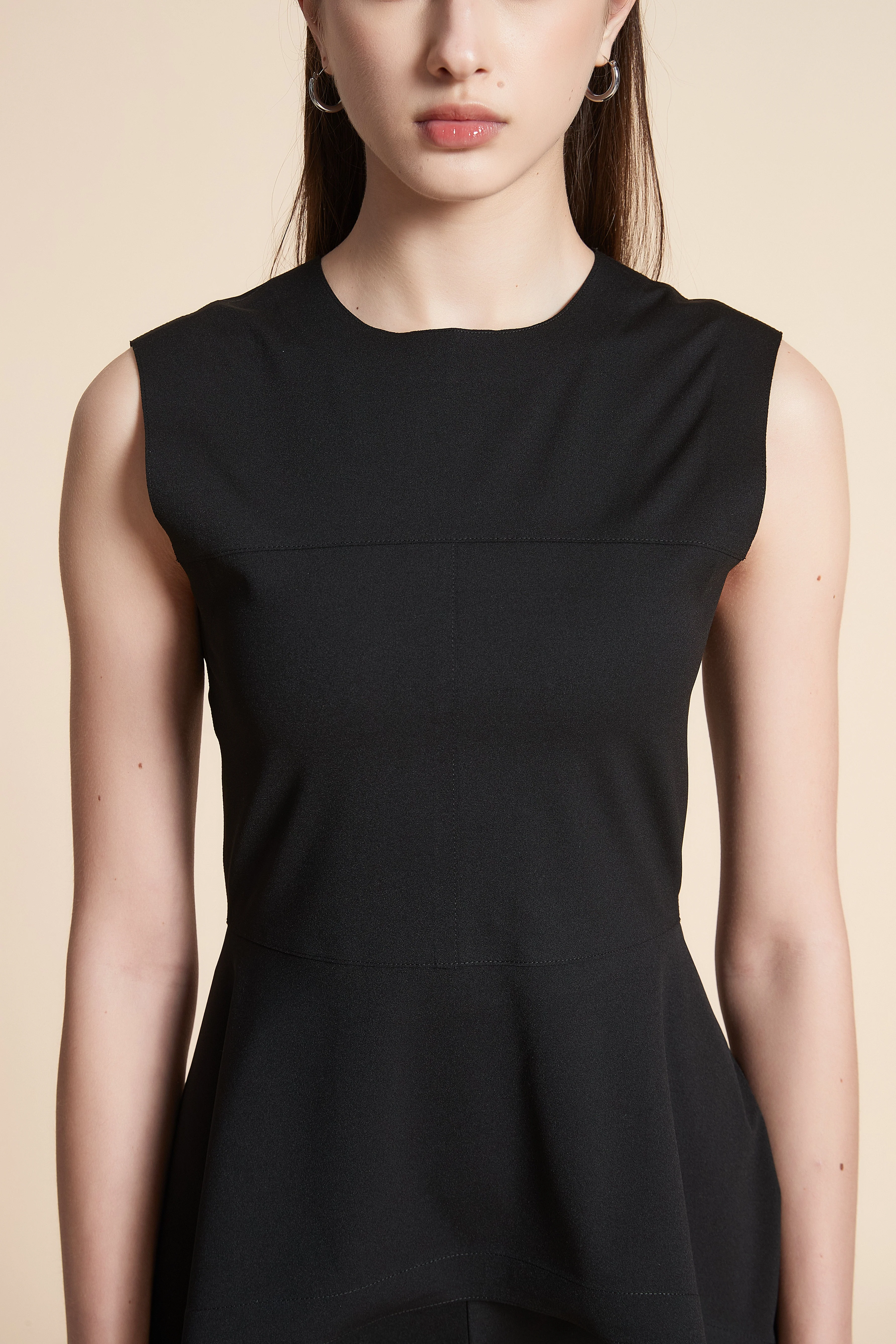 Solid Sleeveless Mid-Length Blouse - Image 3