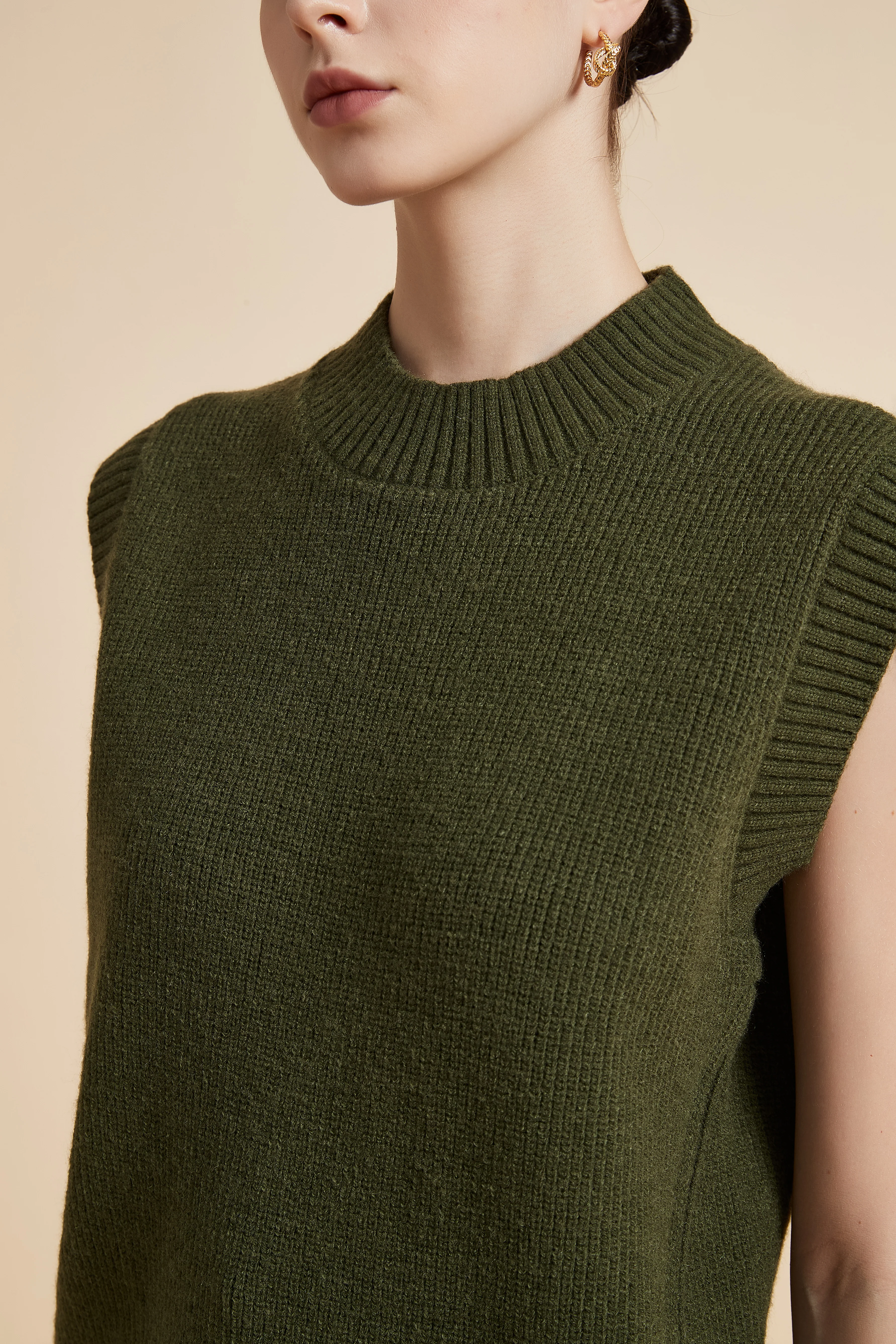 Sleeveless Solid Zip Side Sweater - Image 4