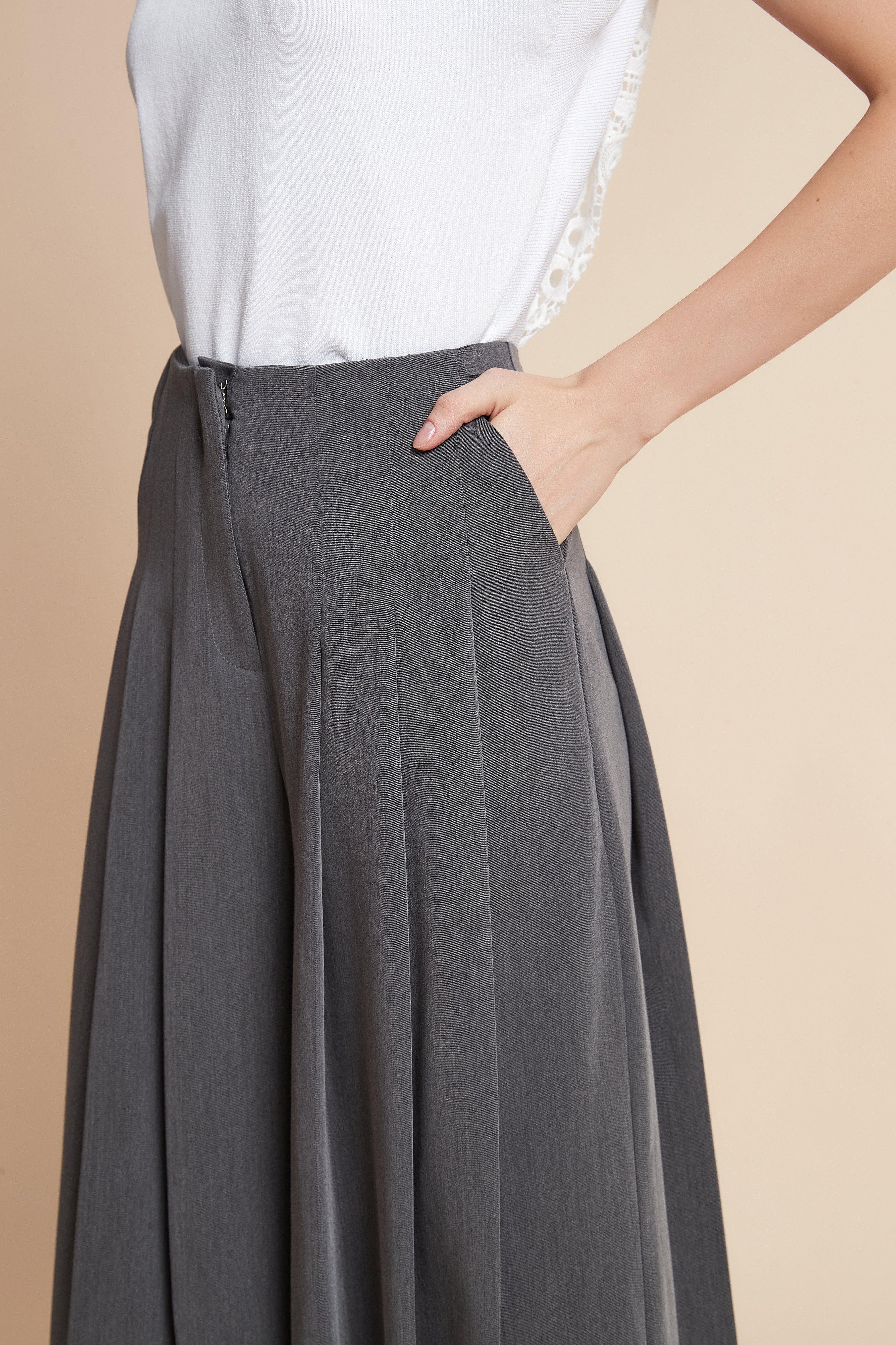 Wide-Leg Pleated Trousers - Image 9
