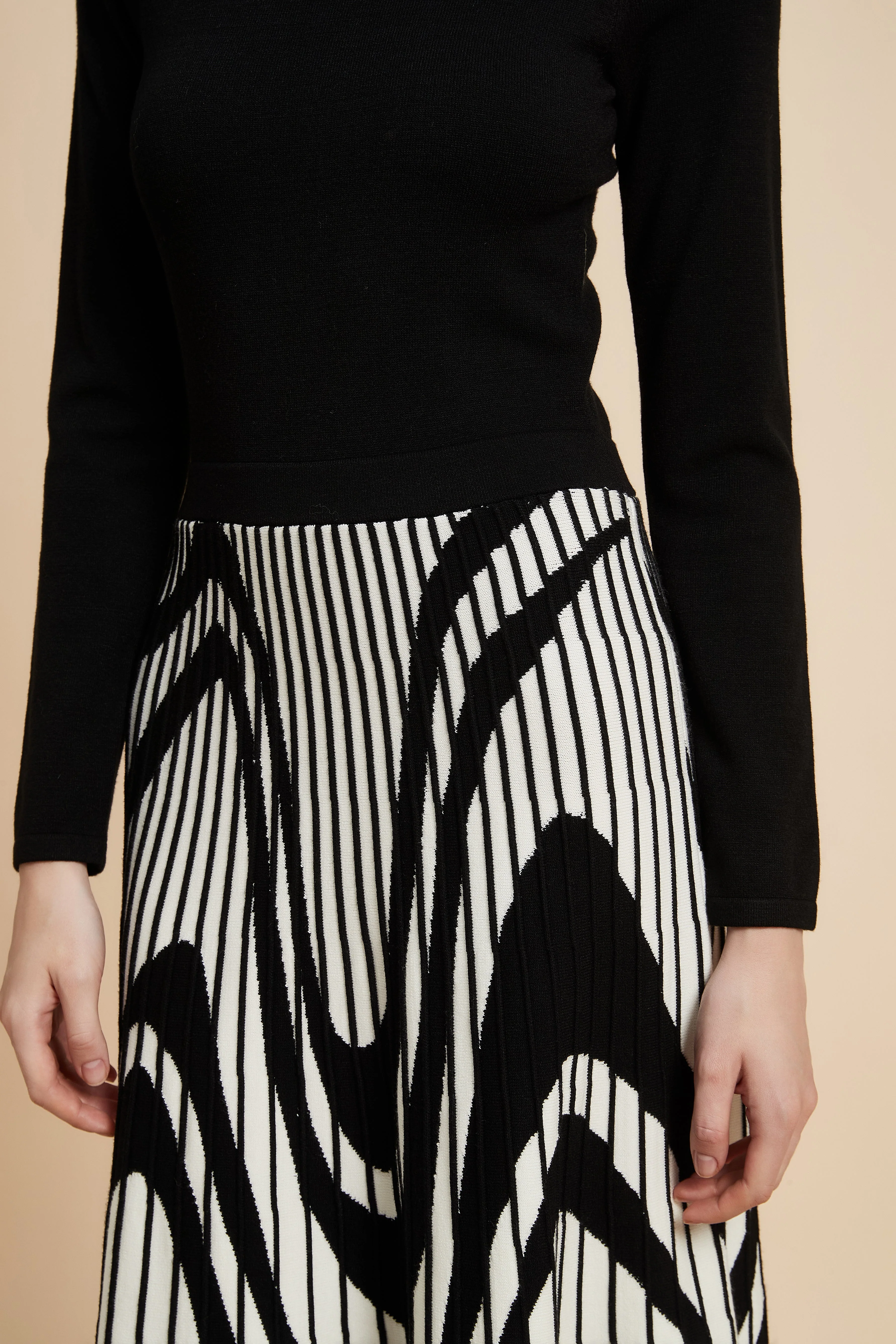 Flowy Long Sleeve Midi Dress - Image 4