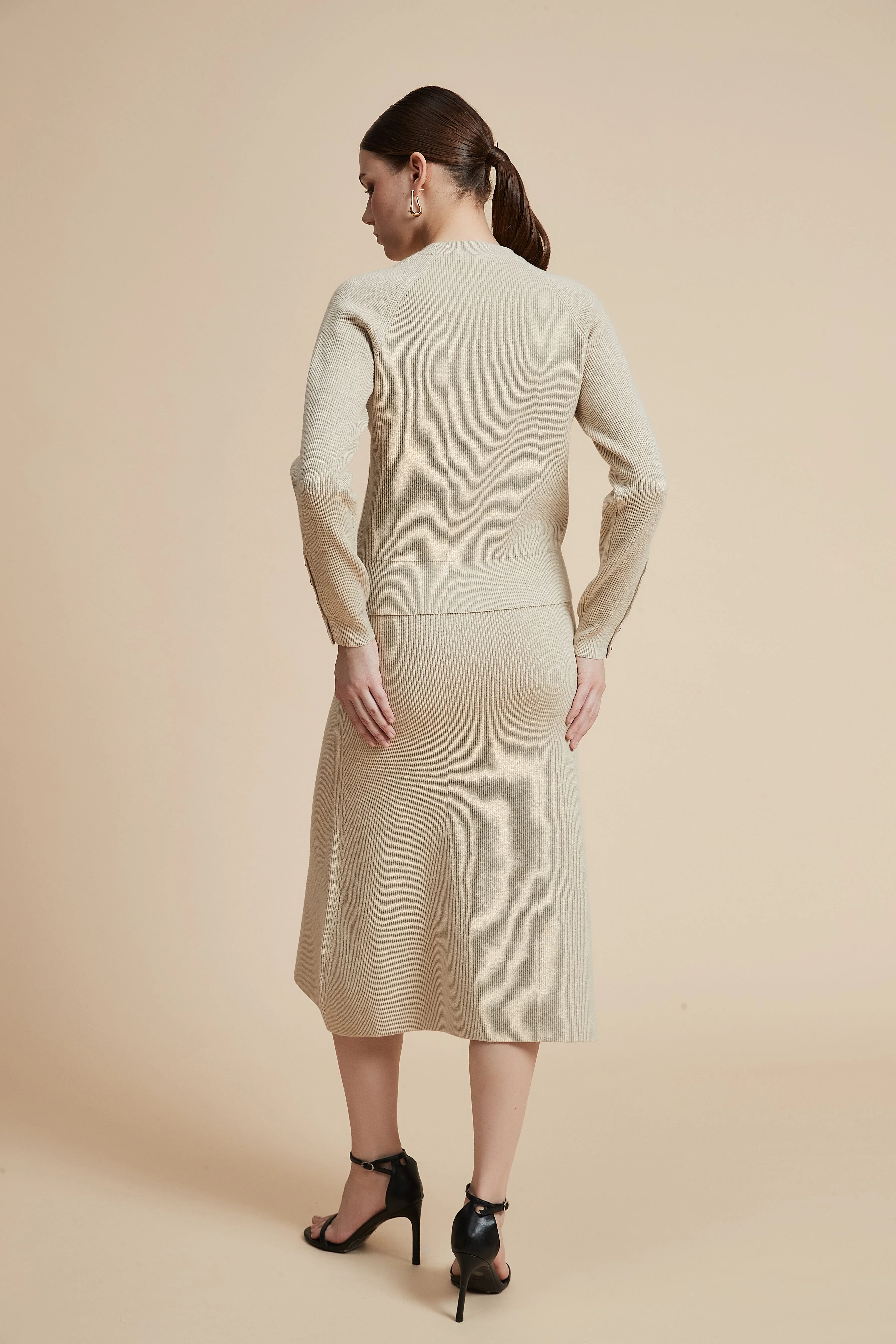 Solid Long Sleeve Cropped Sweater - Image 6
