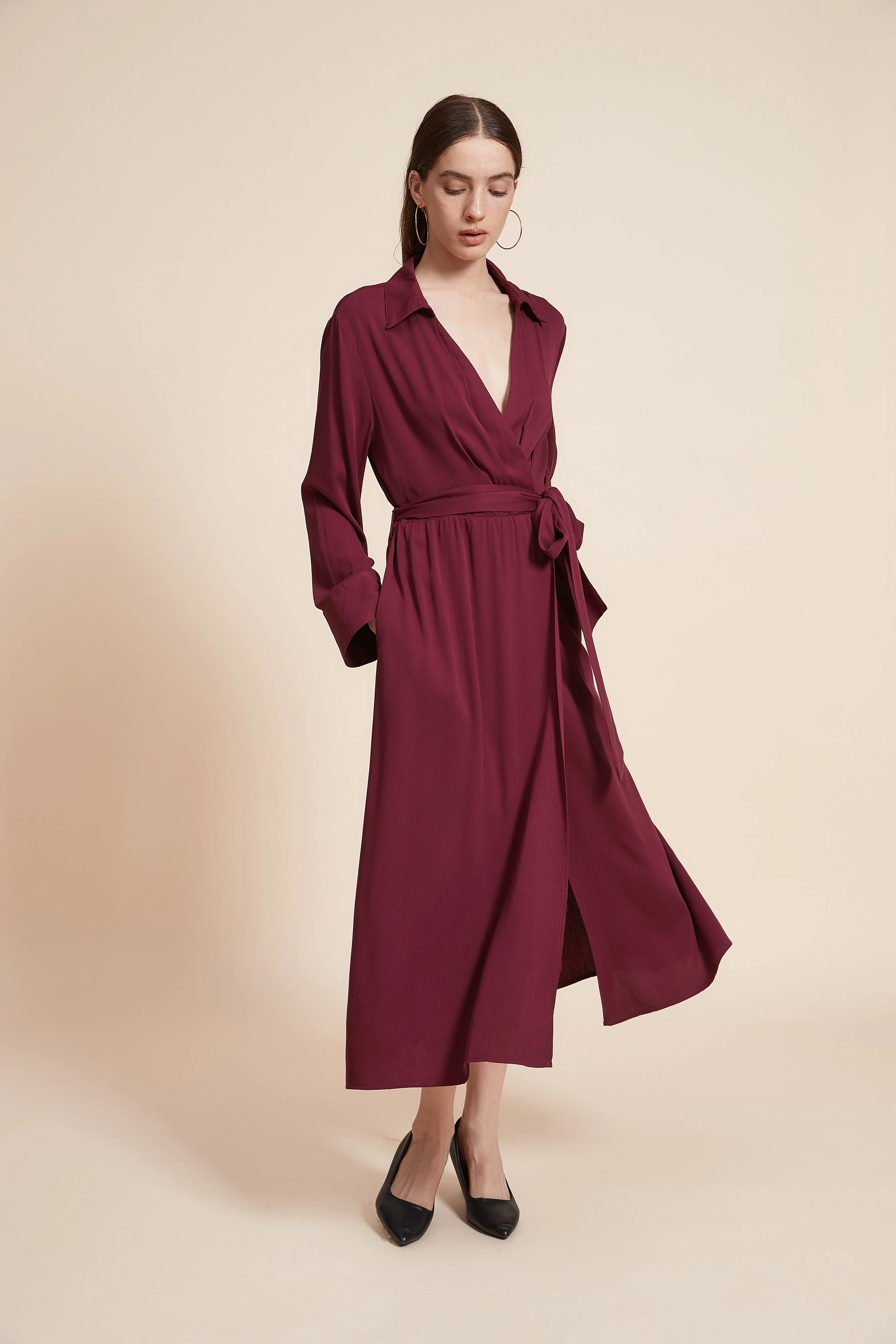 Plain Long-Sleeved Midi Dress With A Waist Belt - Image 2