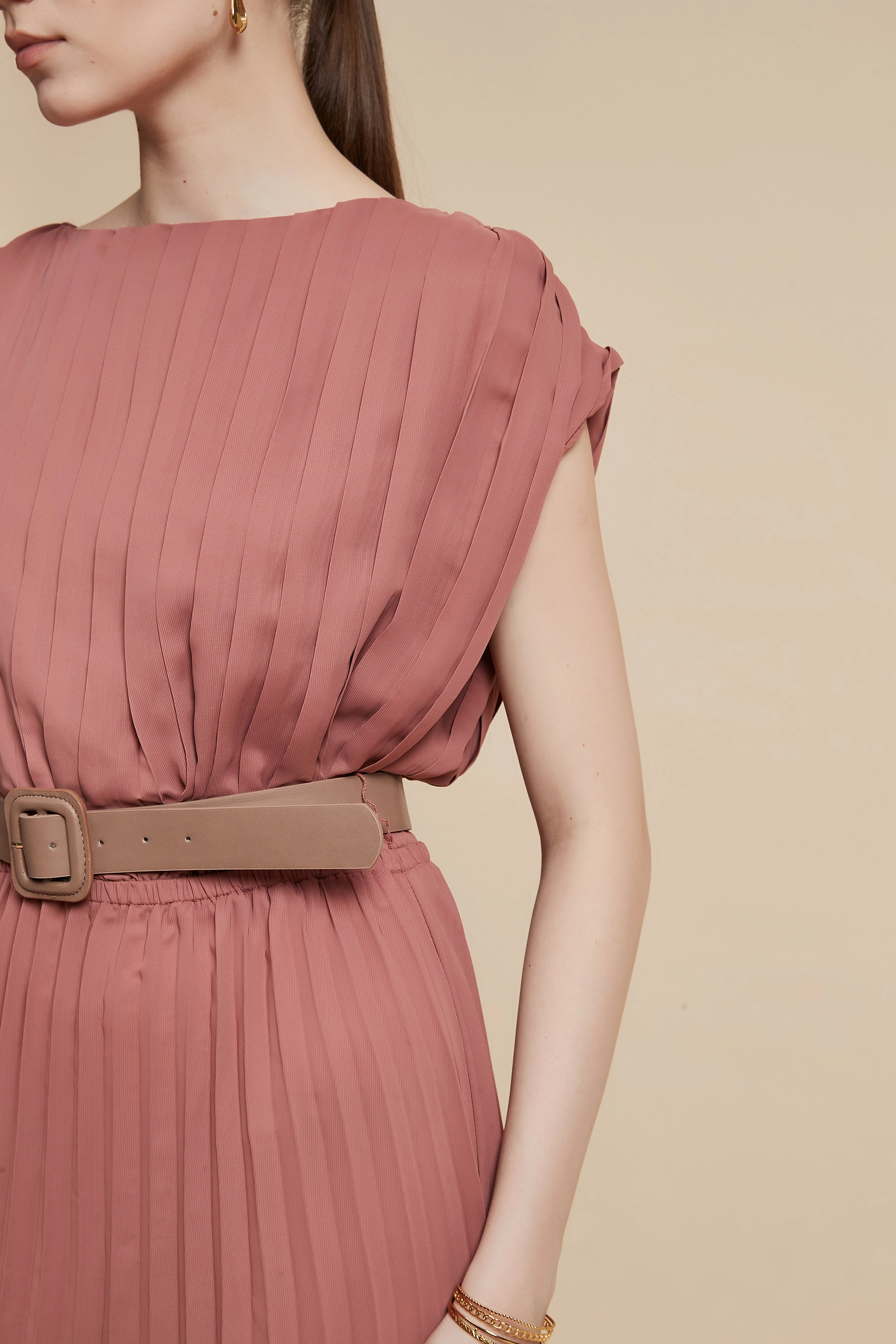 Plain Pleated Sleeveless Midi Dress - Image 9
