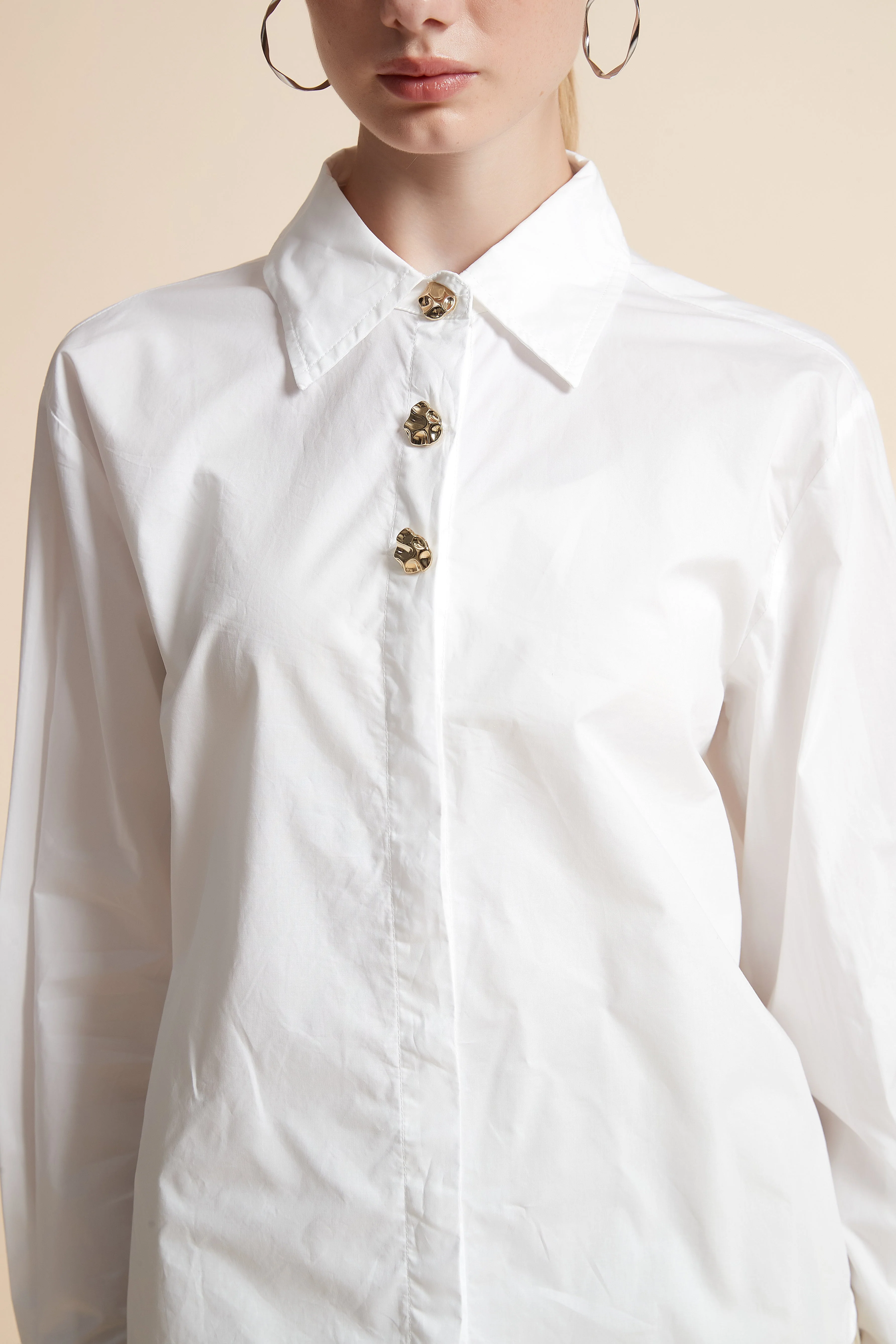 Plain Long-Sleeved Blouse With Button Embellishments - Image 4