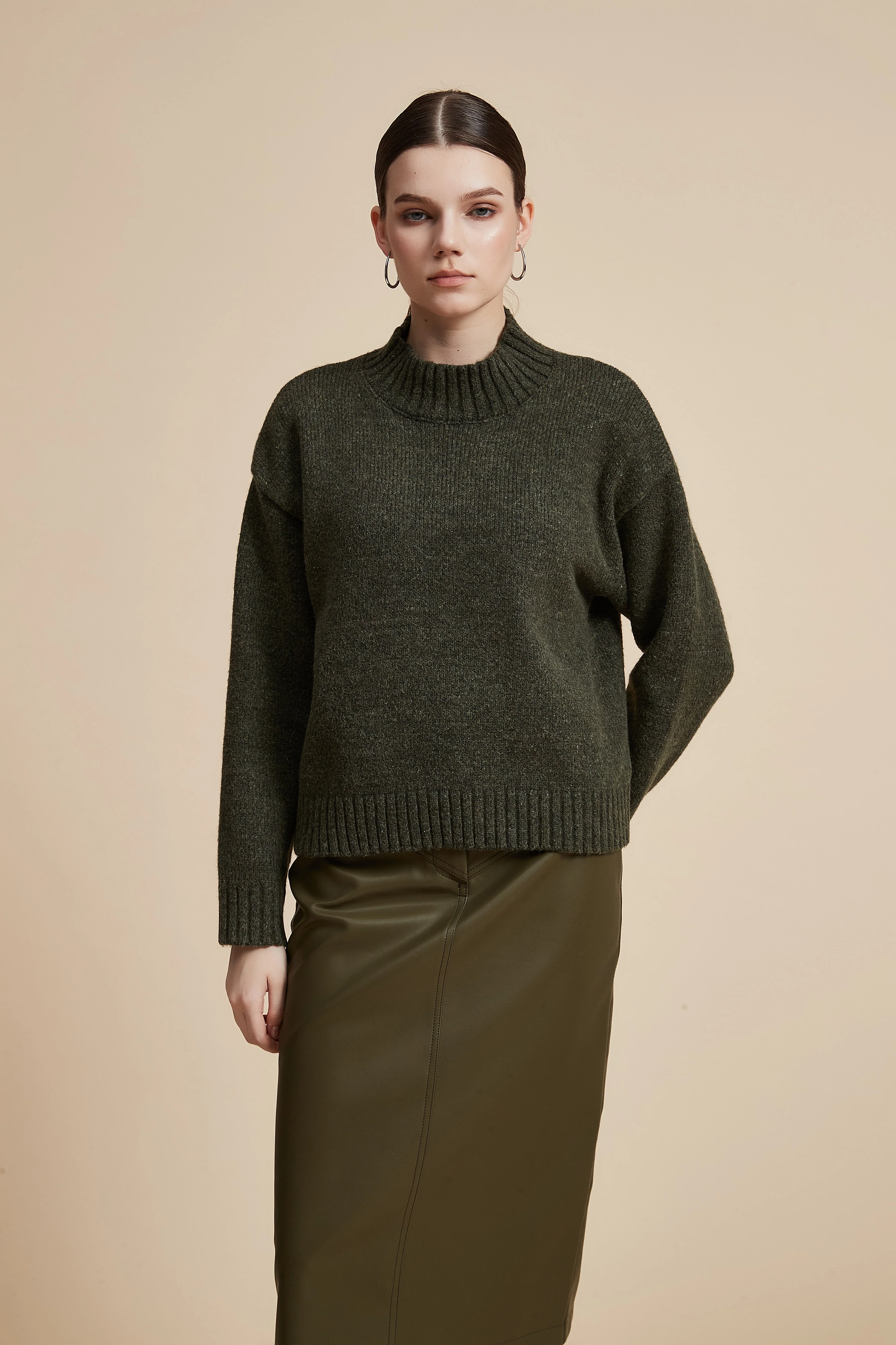 Solid Long Sleeve Waist-Length Sweater