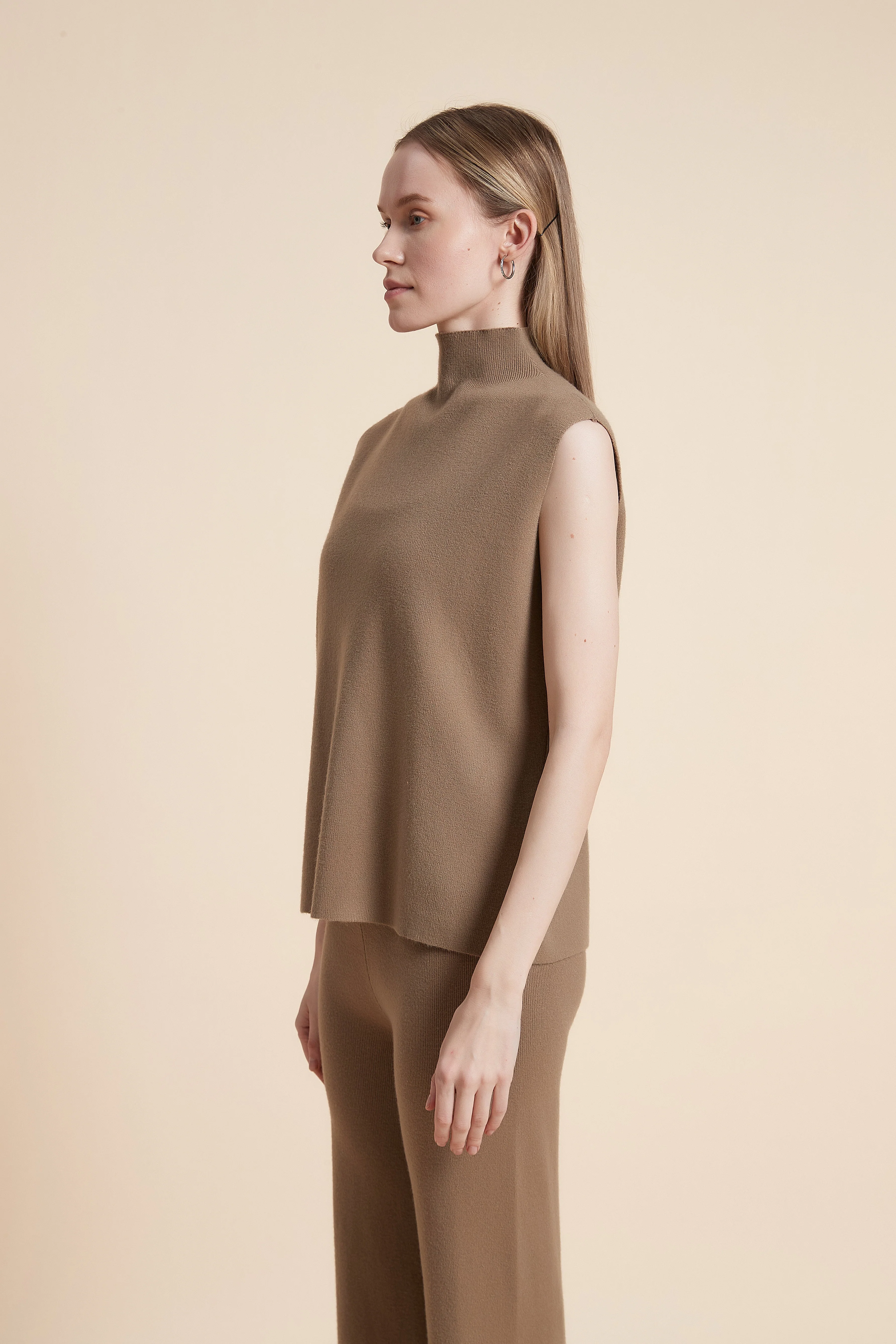 Plain Sleeveless High-Neck Top - Image 10