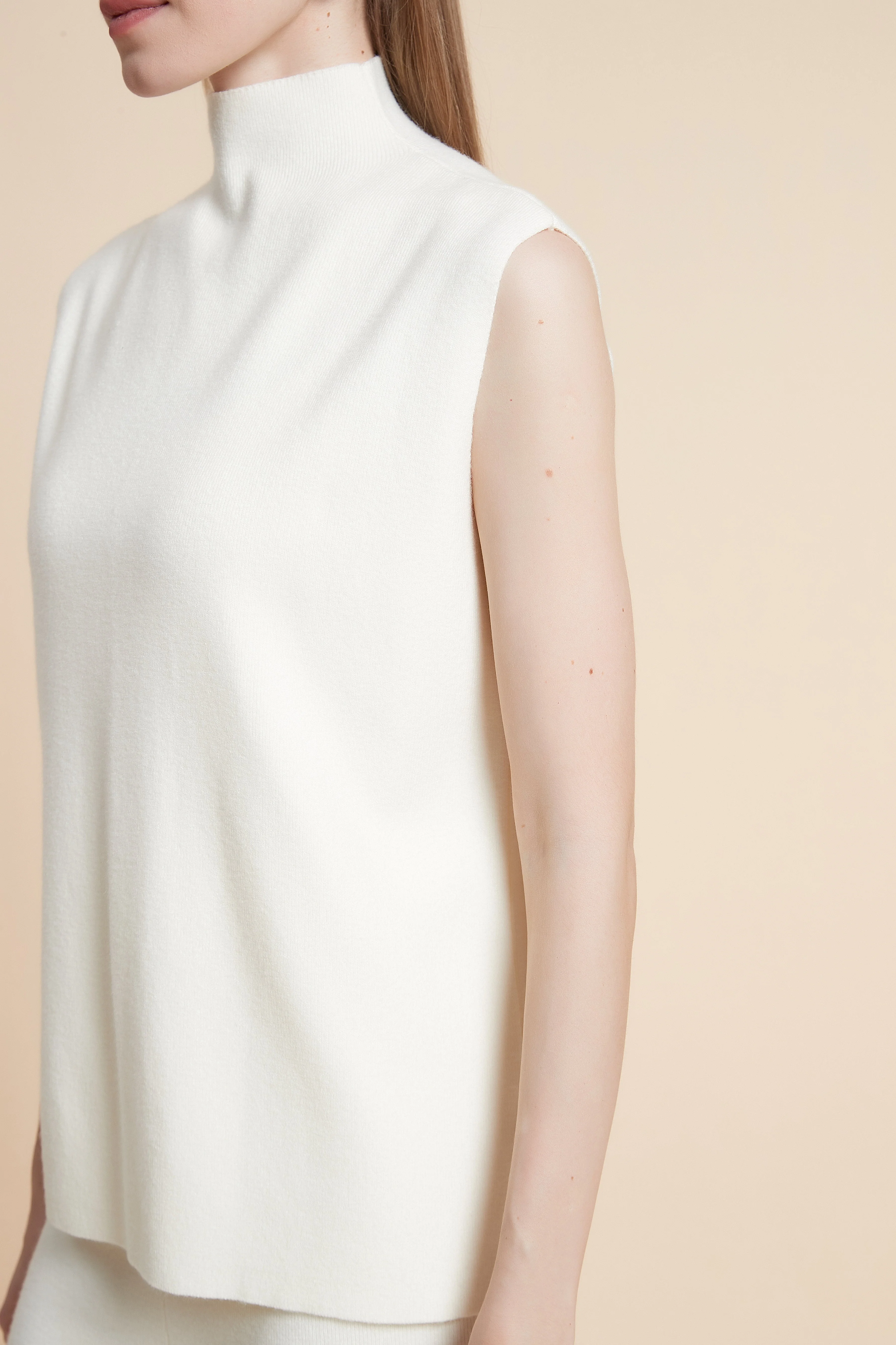 Plain Sleeveless High-Neck Top - Image 5