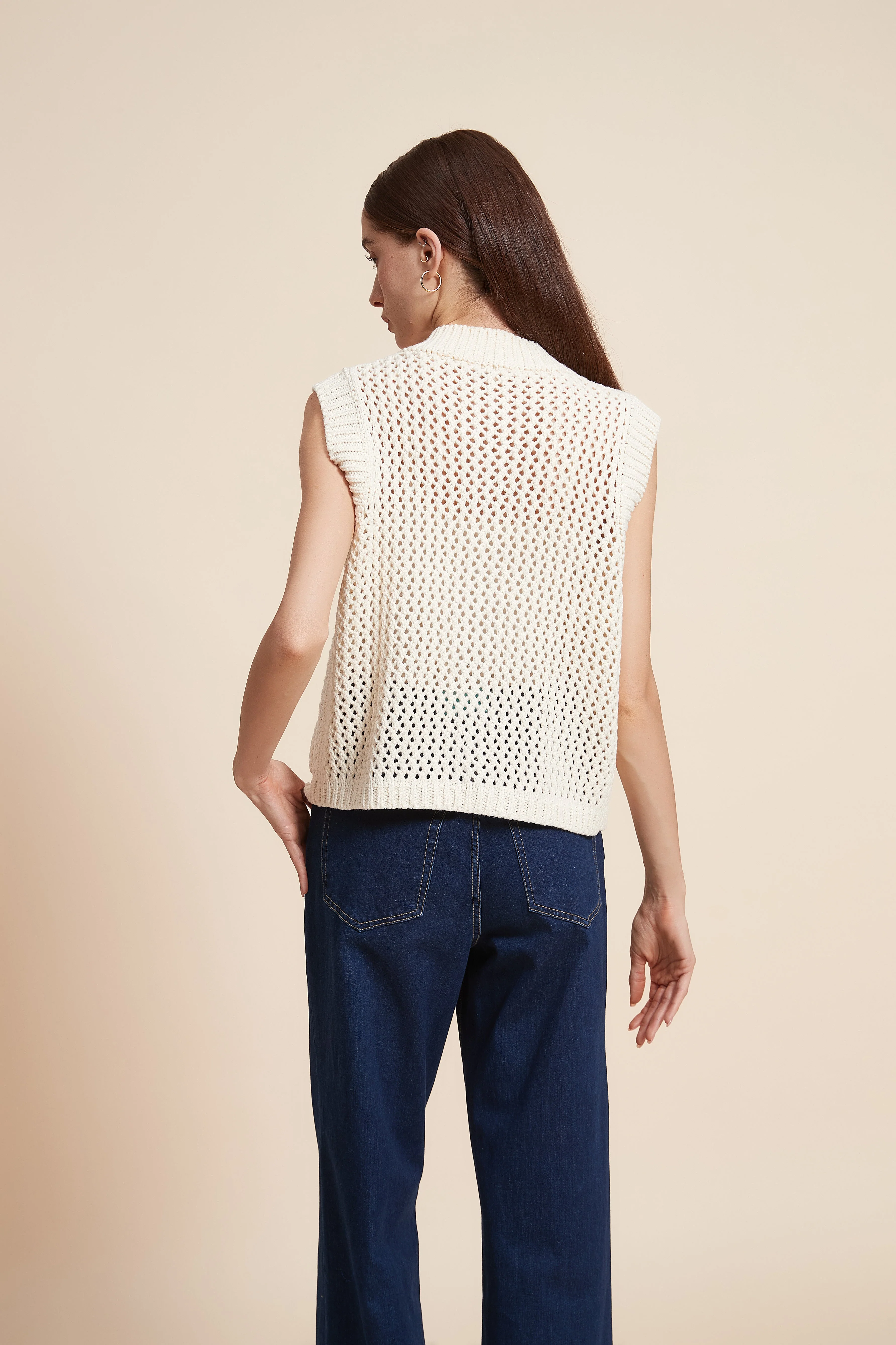 Sleeveless Crochet Sweater With Front Buttons - Image 8