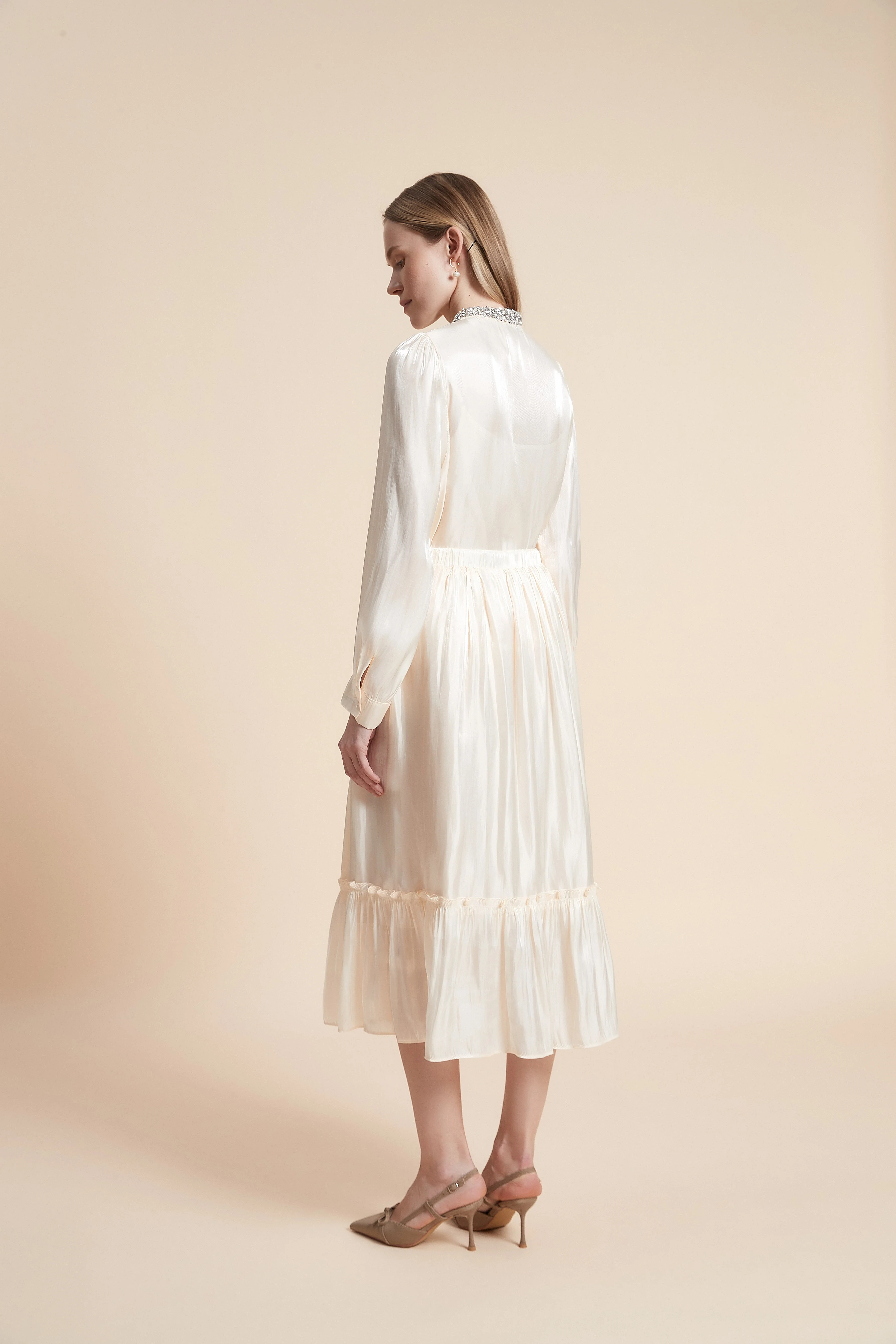 Pleated Solid Midi Skirt - Image 9