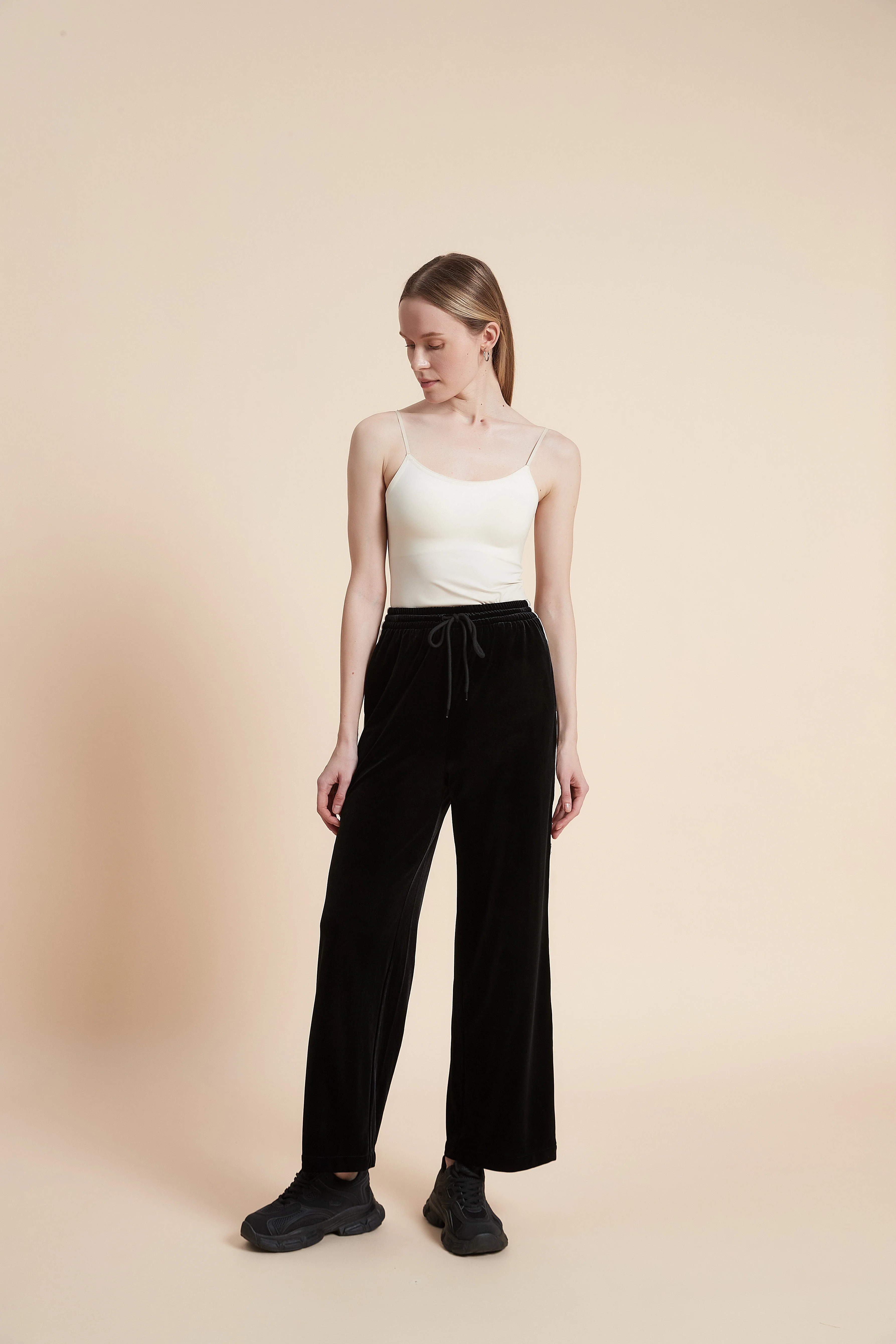 Plain Wide-Leg Trousers - Image 4