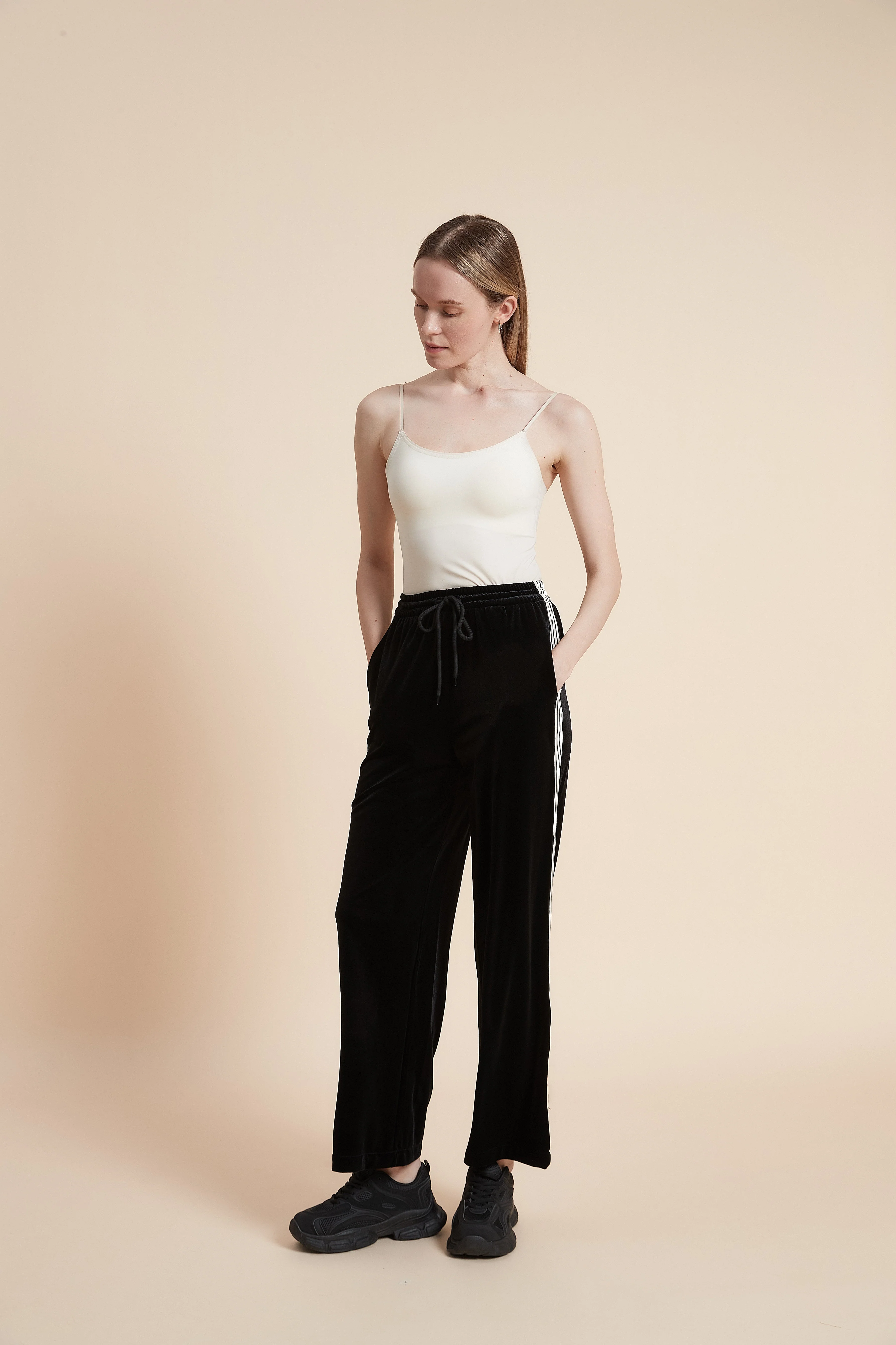 Plain Wide-Leg Trousers - Image 6