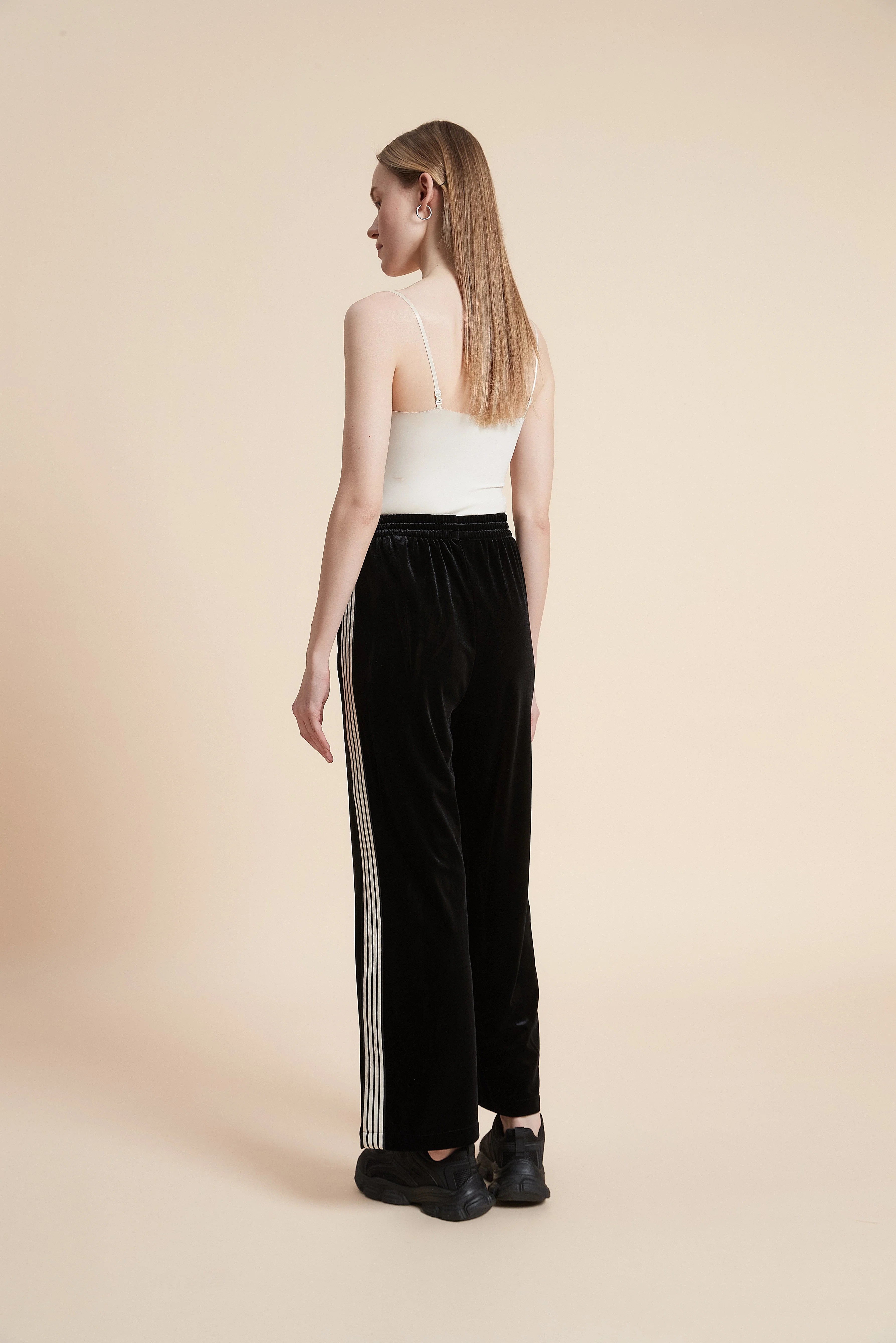 Plain Wide-Leg Trousers - Image 8