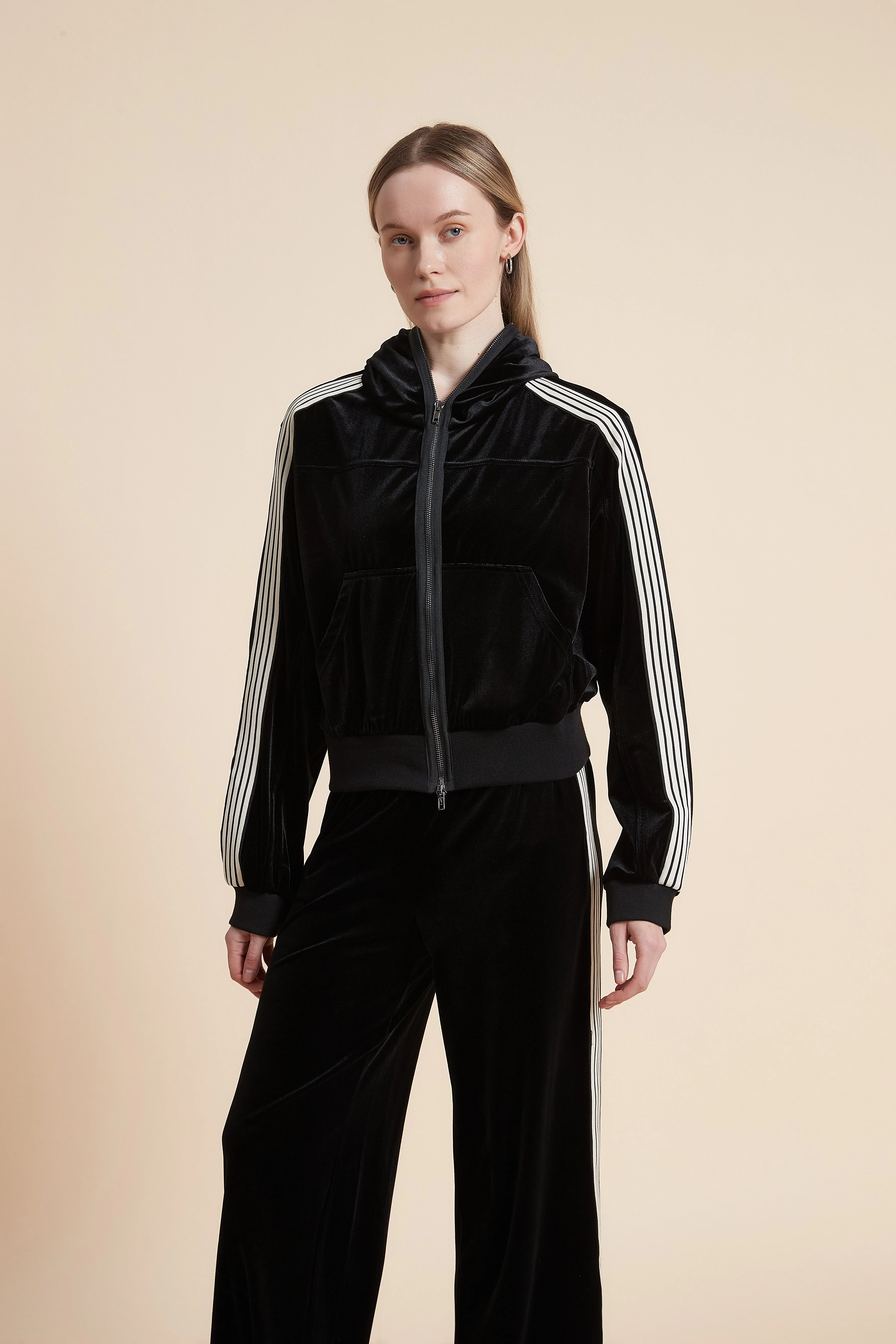 Long-Sleeved Sweatshirt - Image 4
