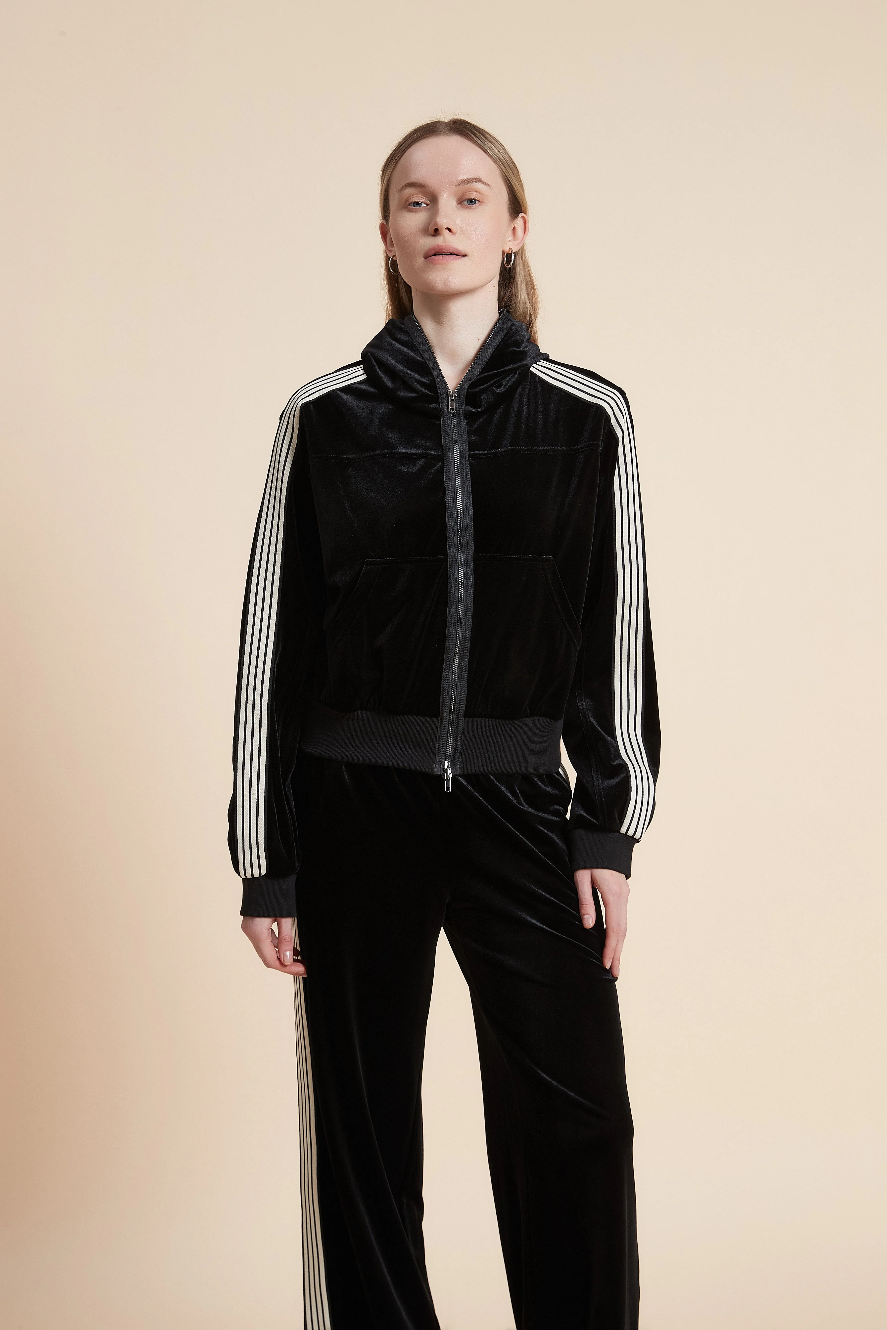 Long-Sleeved Sweatshirt - Image 5