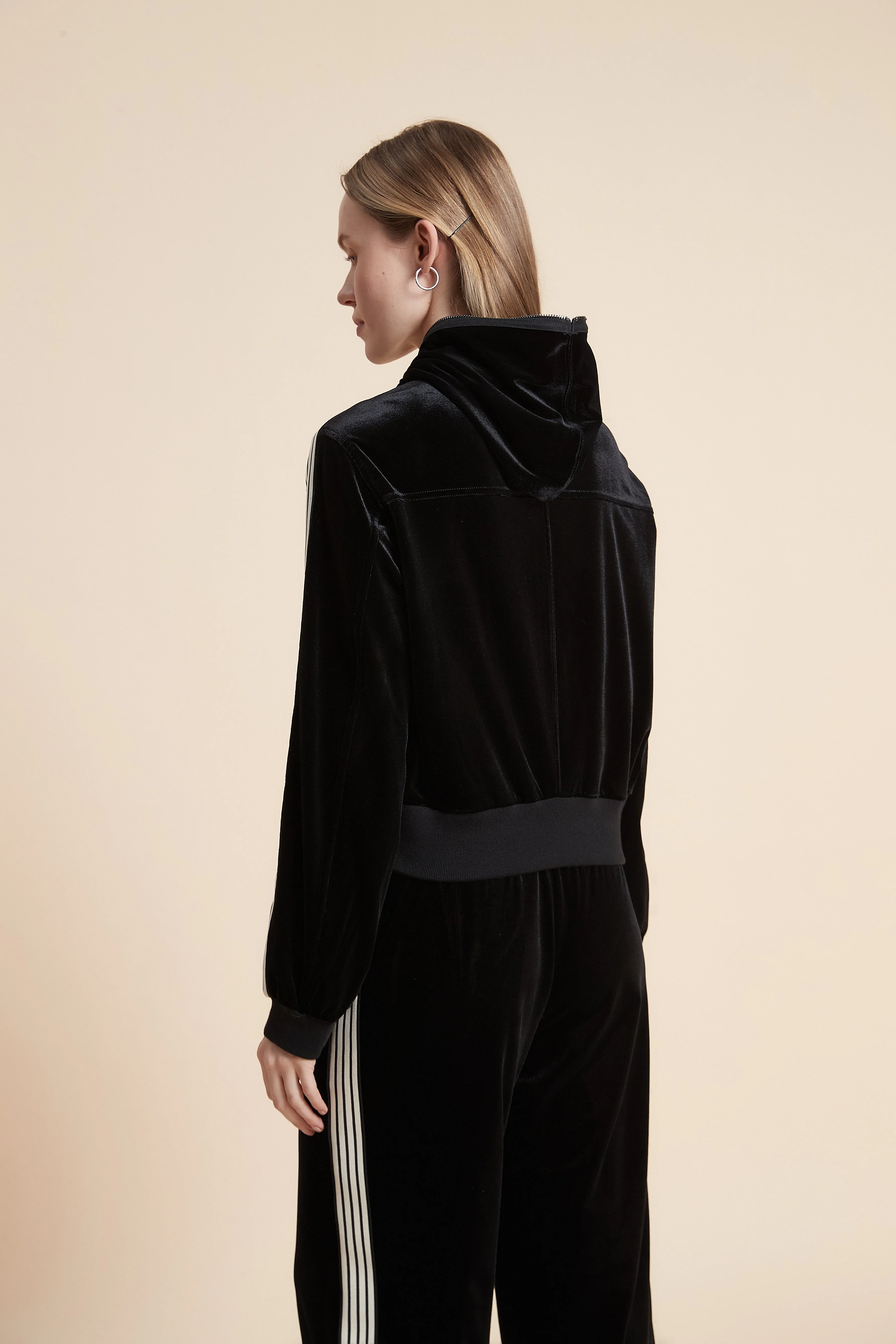 Long-Sleeved Sweatshirt - Image 6