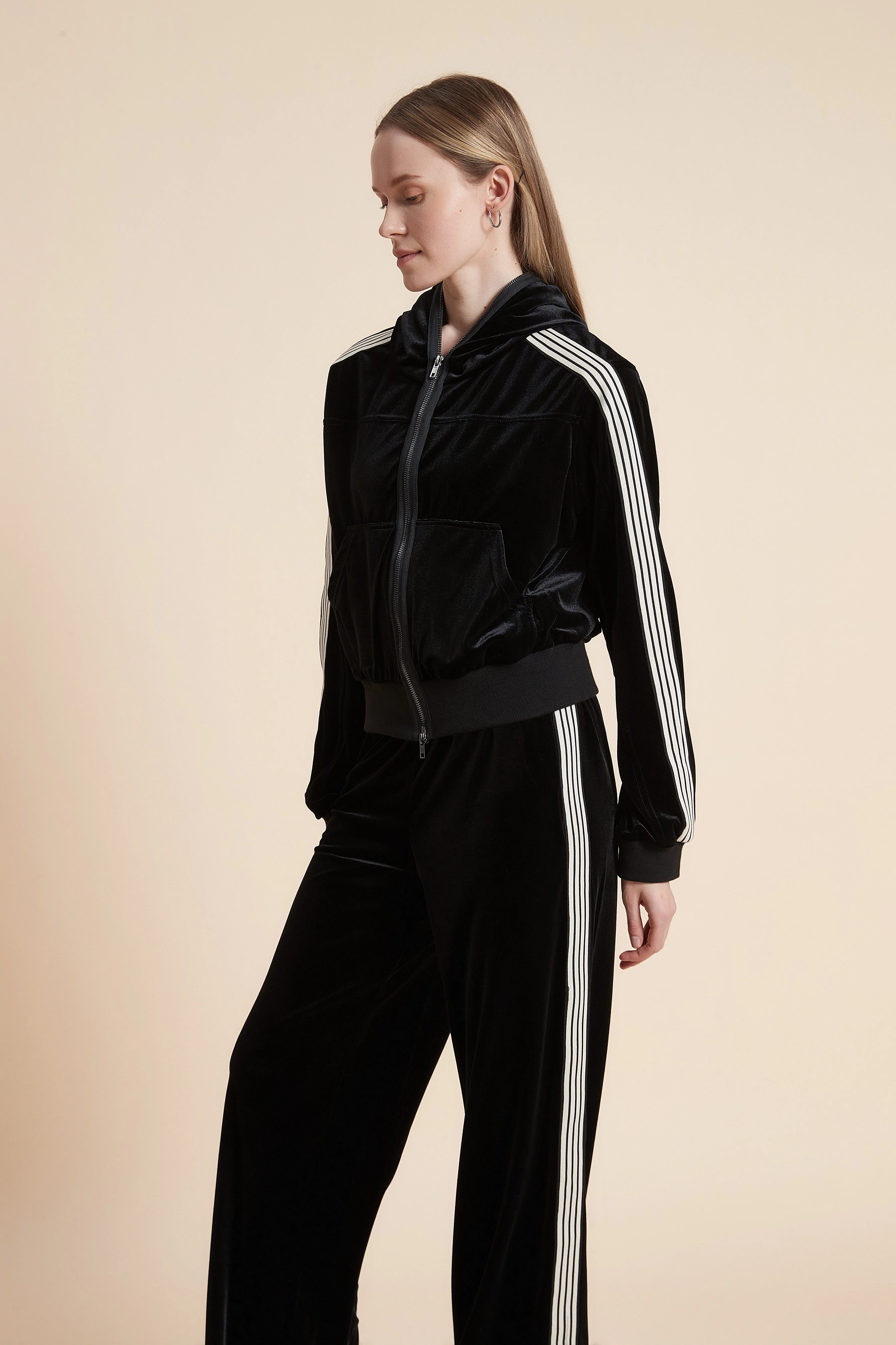 Long-Sleeved Sweatshirt - Image 8