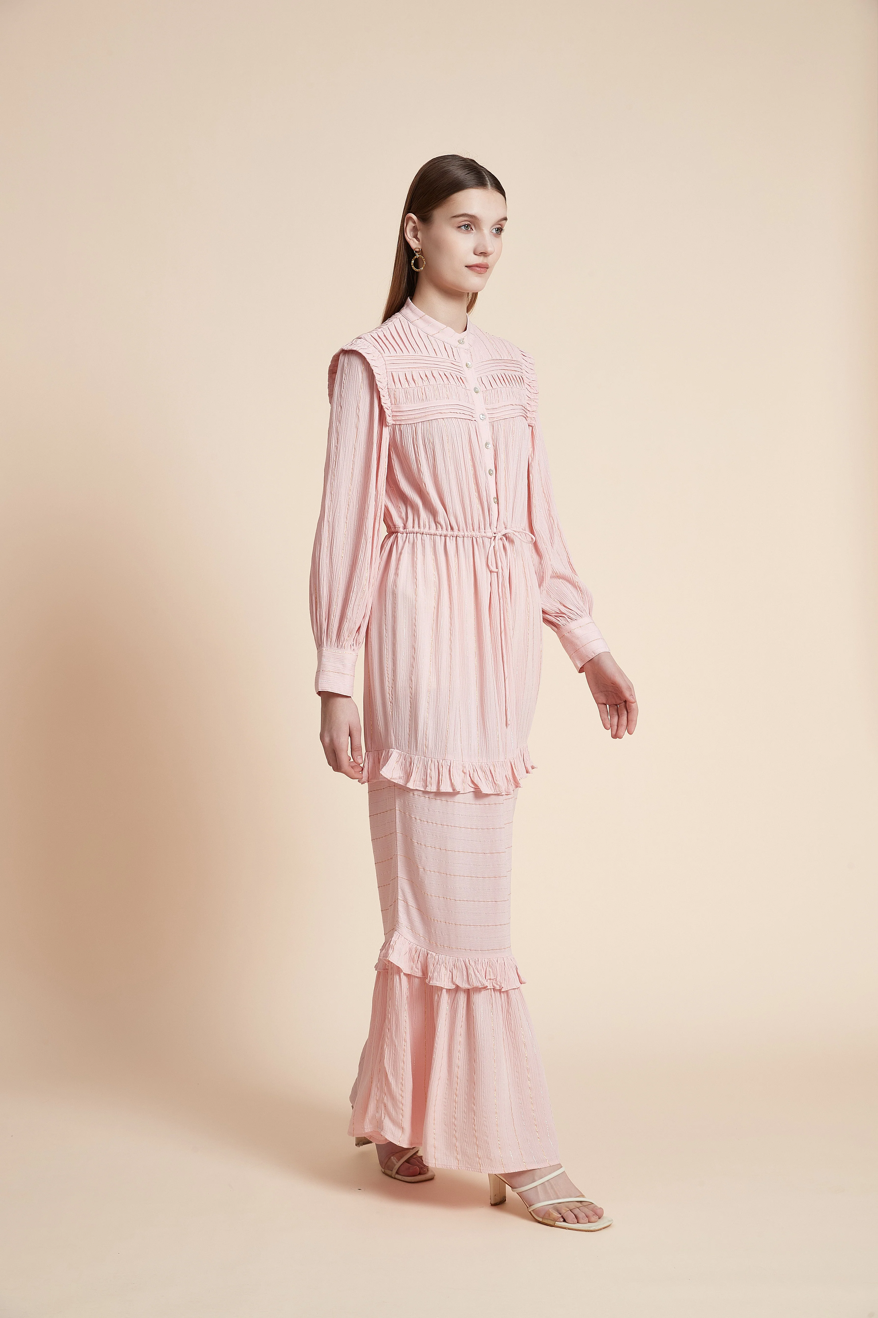Long Waist-Defined Dress with Wide Long Sleeves - Image 4