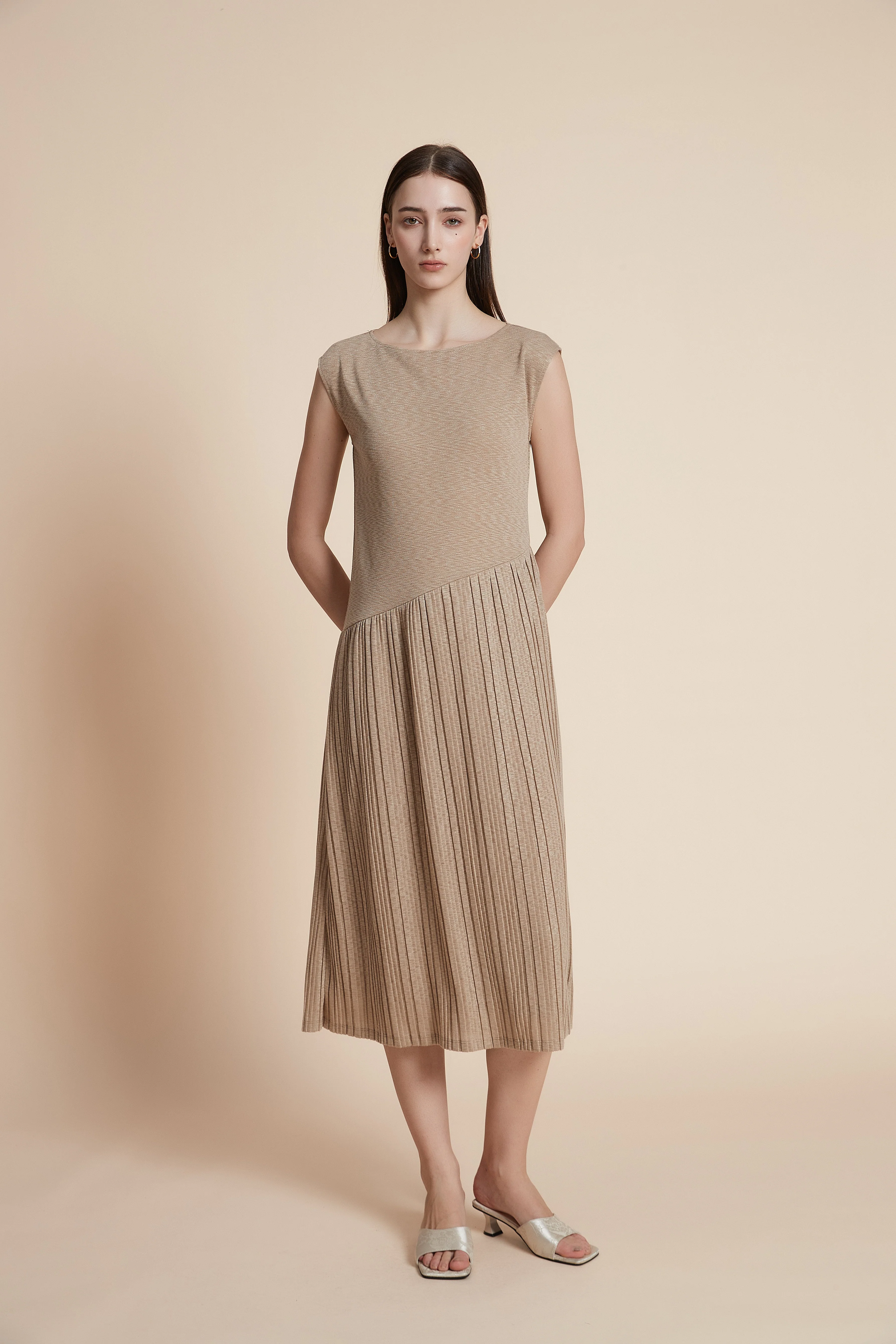 Plain sleeveless midi dress - Image 4