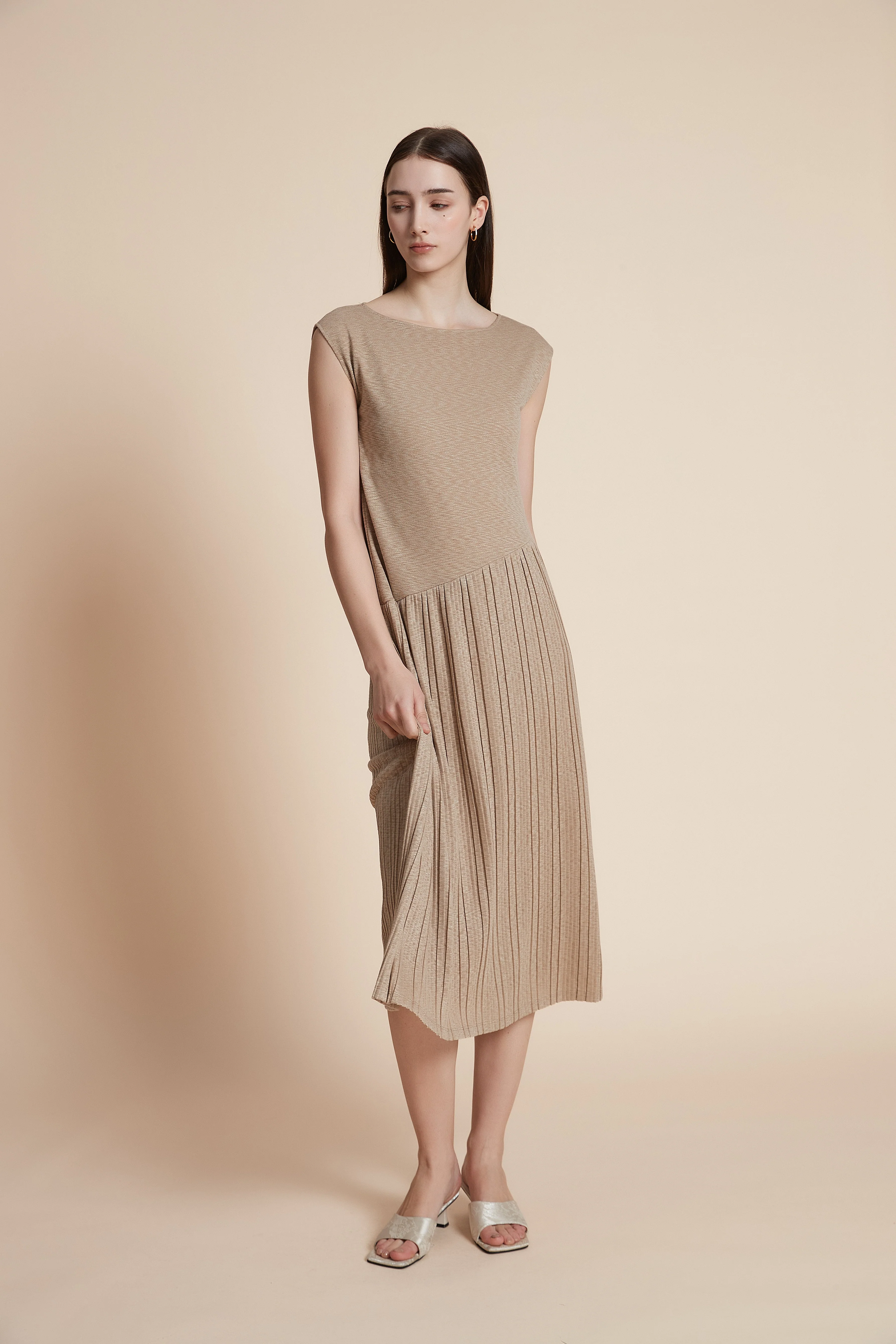 Plain sleeveless midi dress - Image 5