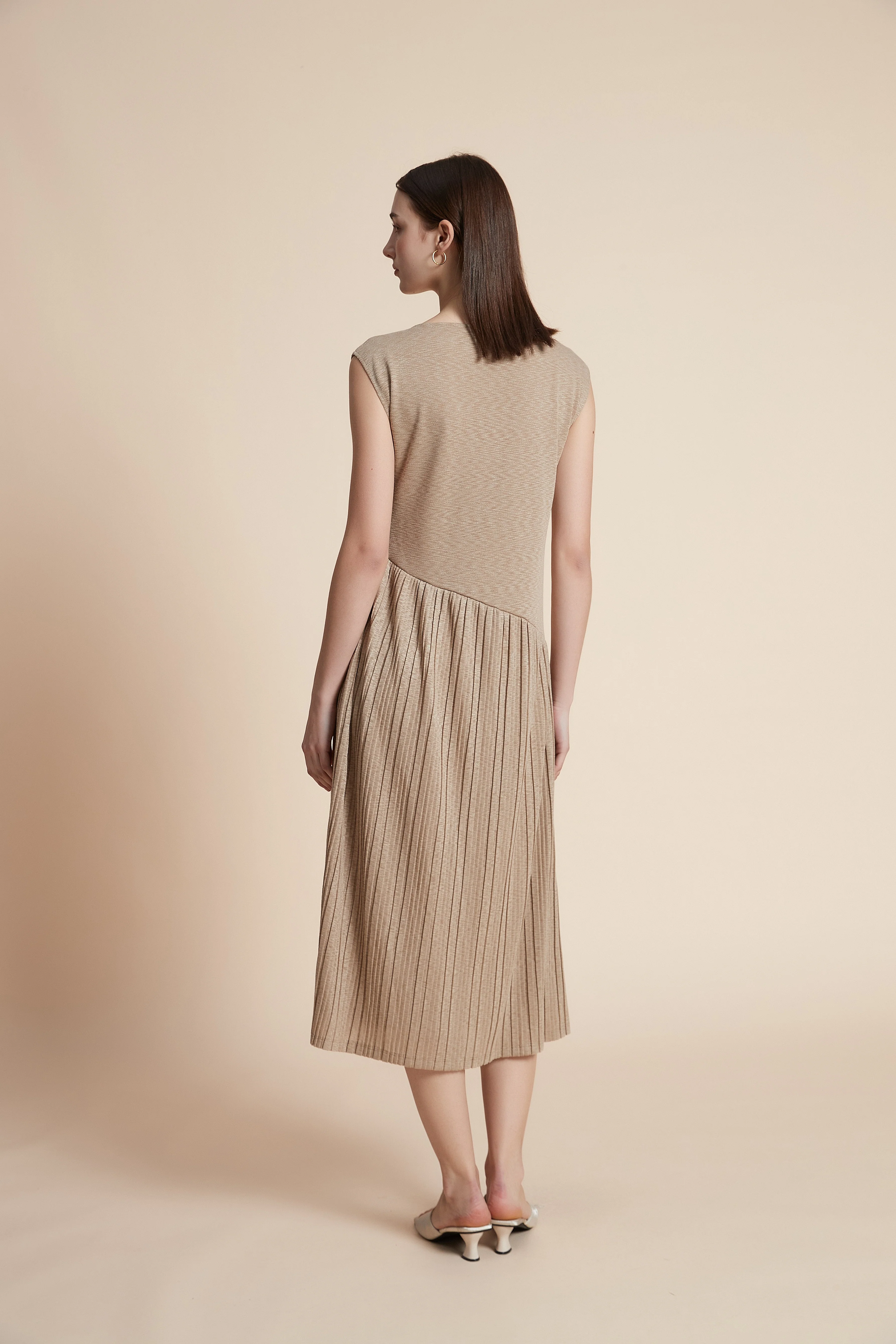 Plain sleeveless midi dress - Image 9