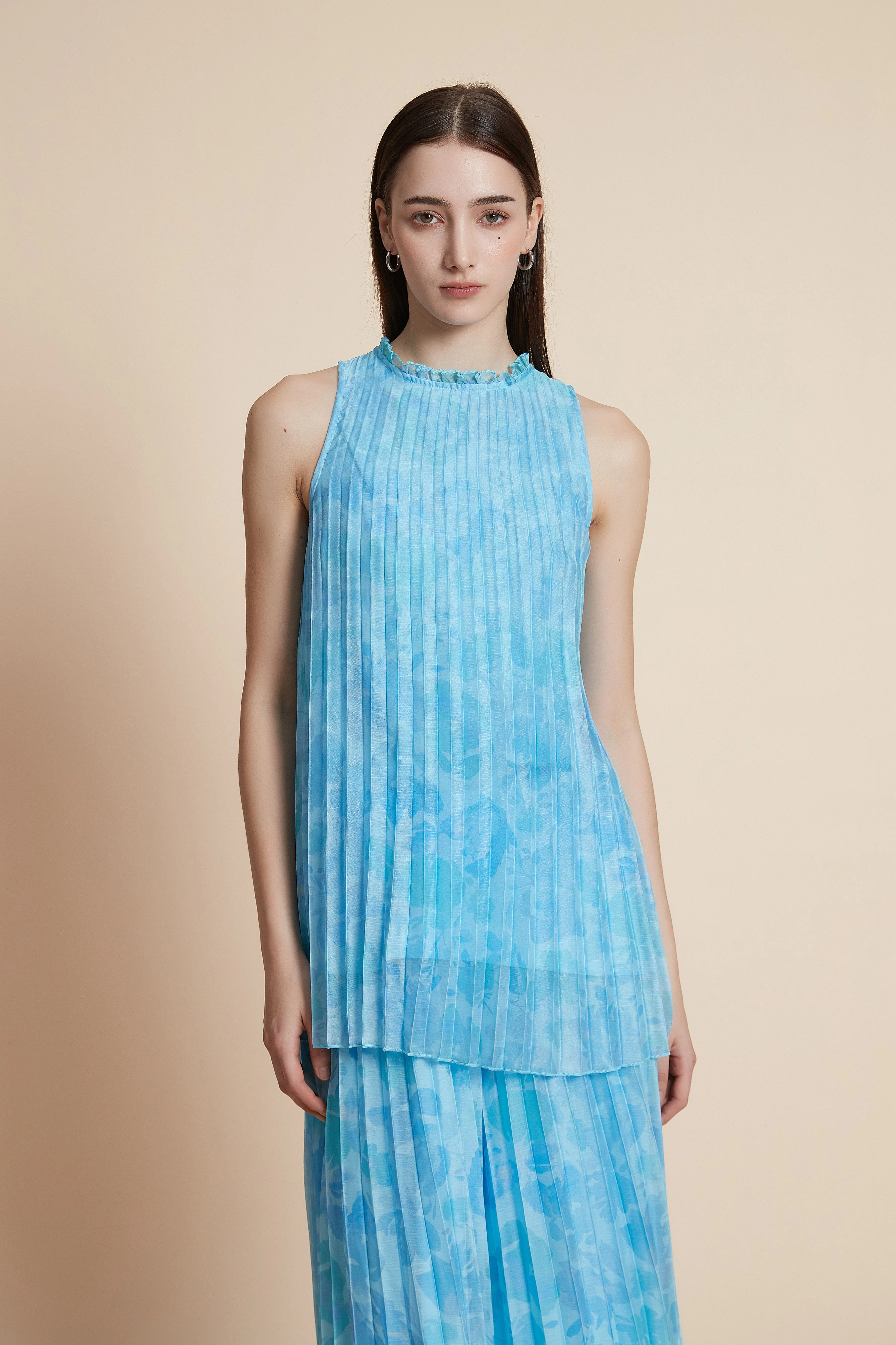 Pleated sleeveless waist-length blouse - Image 3