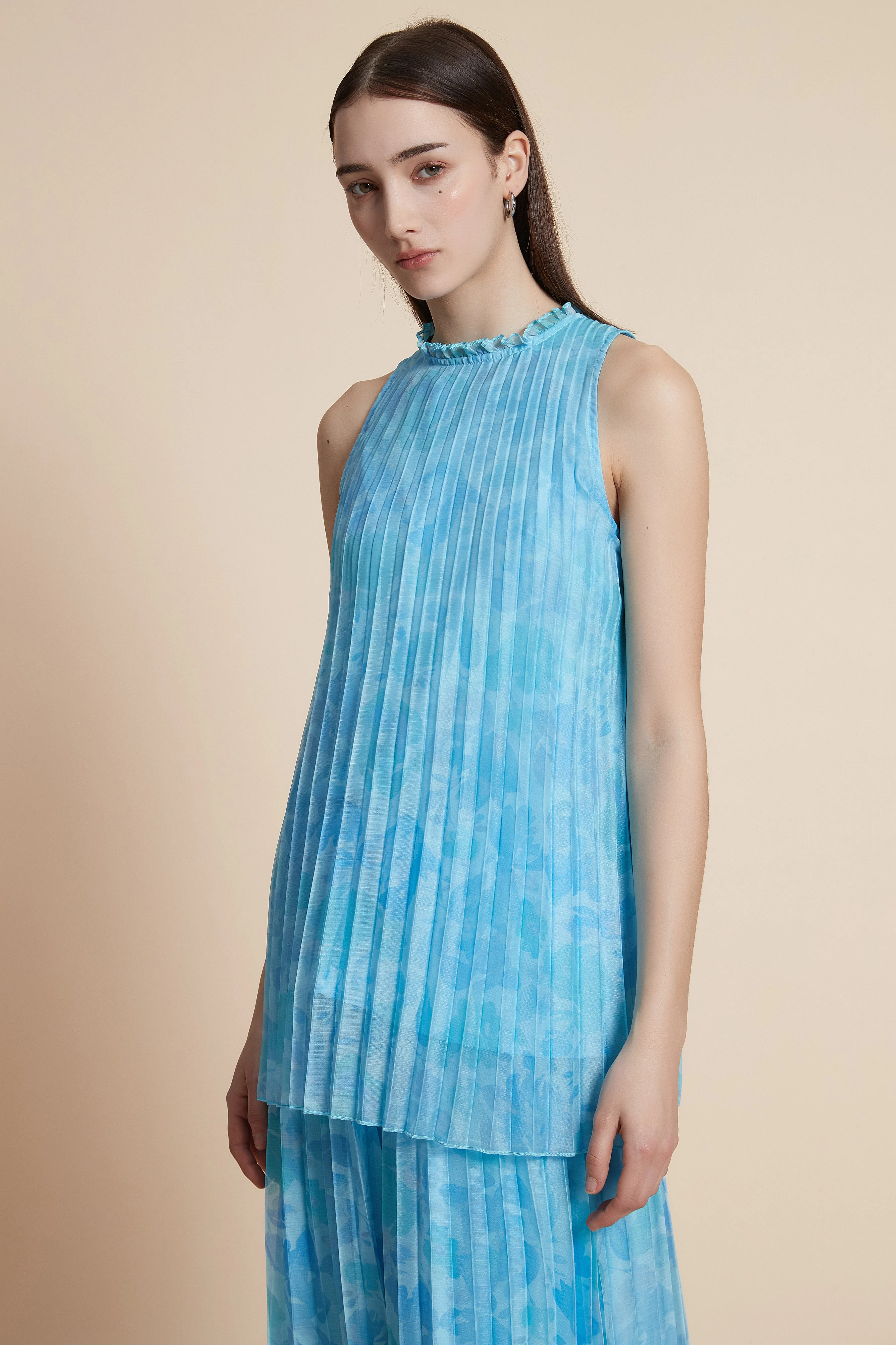 Pleated sleeveless waist-length blouse - Image 4