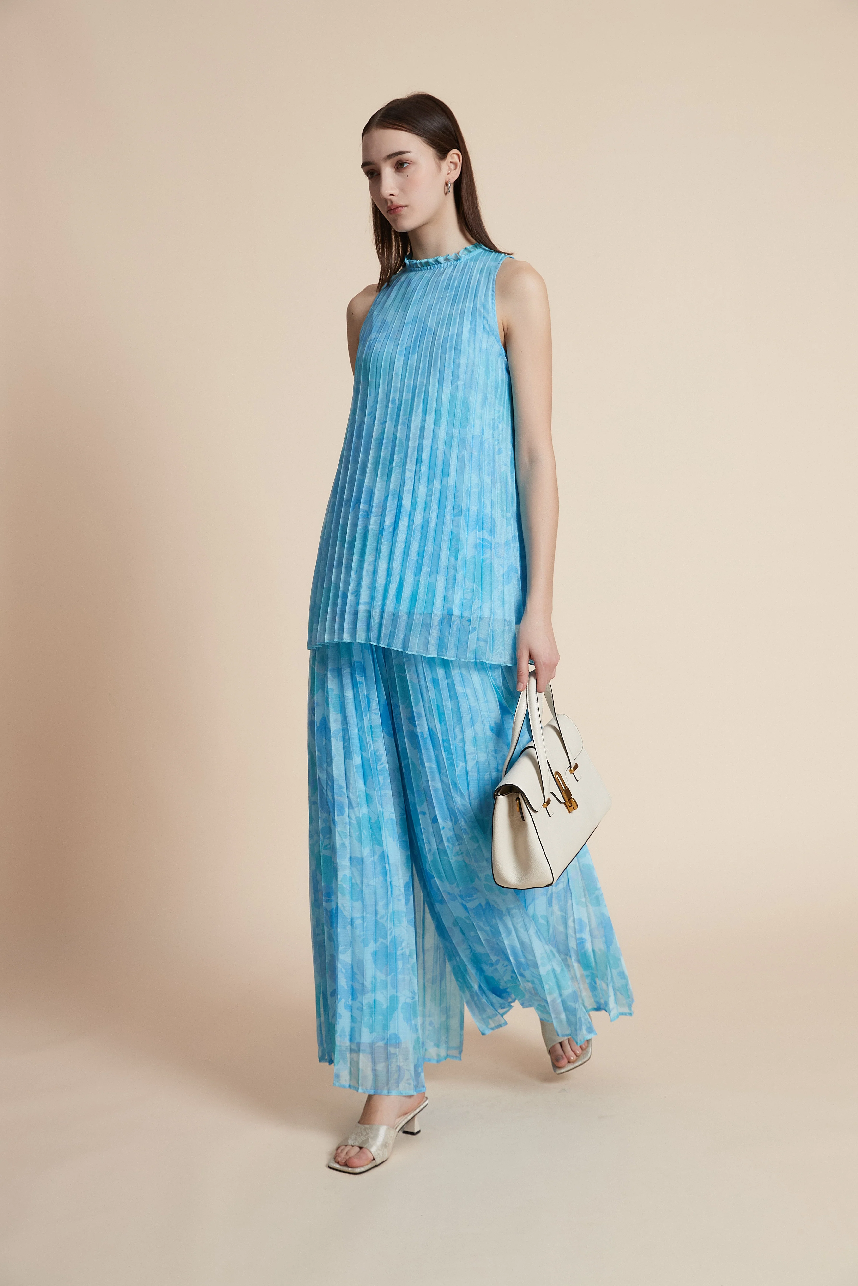 Pleated sleeveless waist-length blouse - Image 5