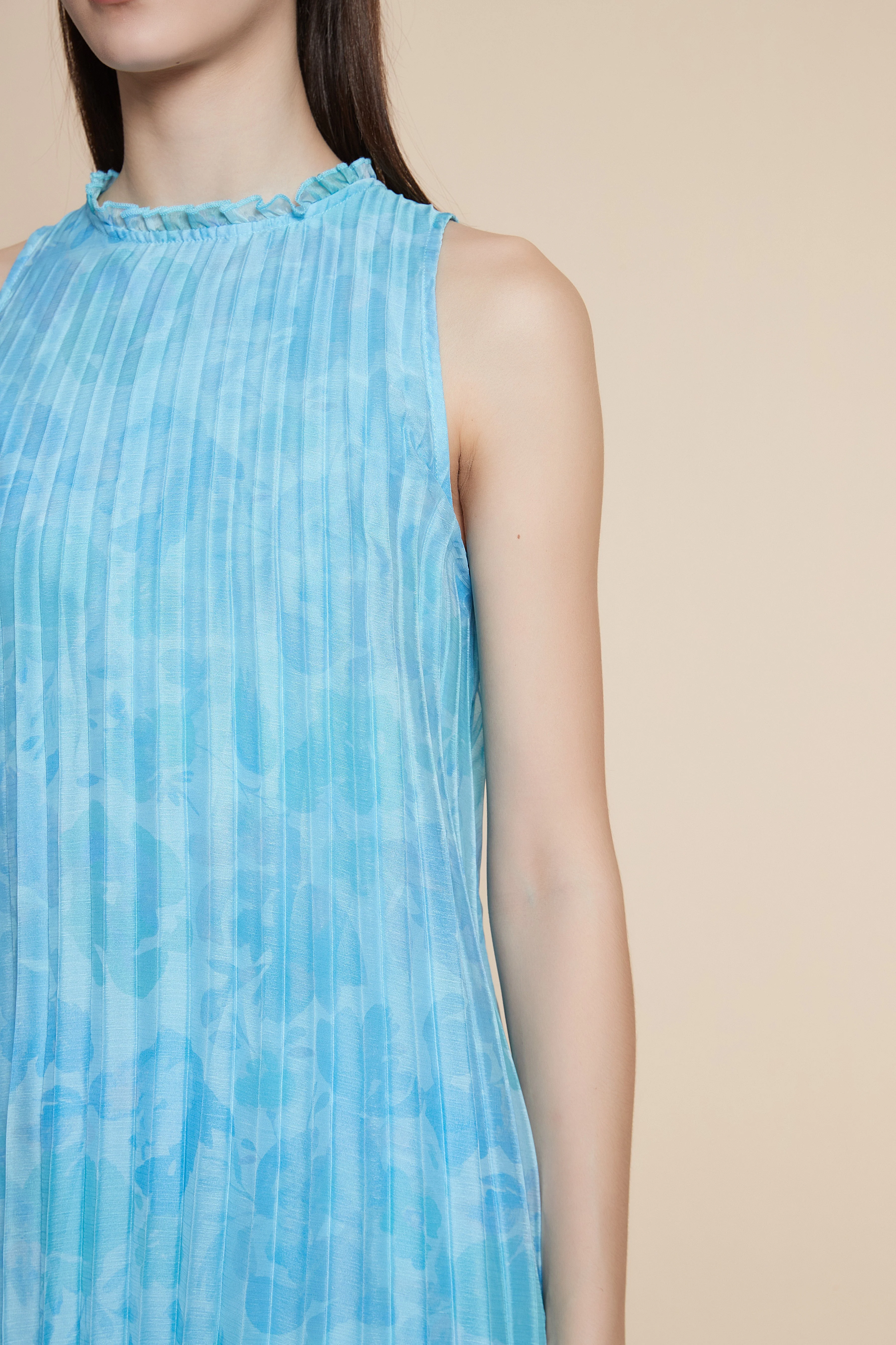 Pleated sleeveless waist-length blouse - Image 6