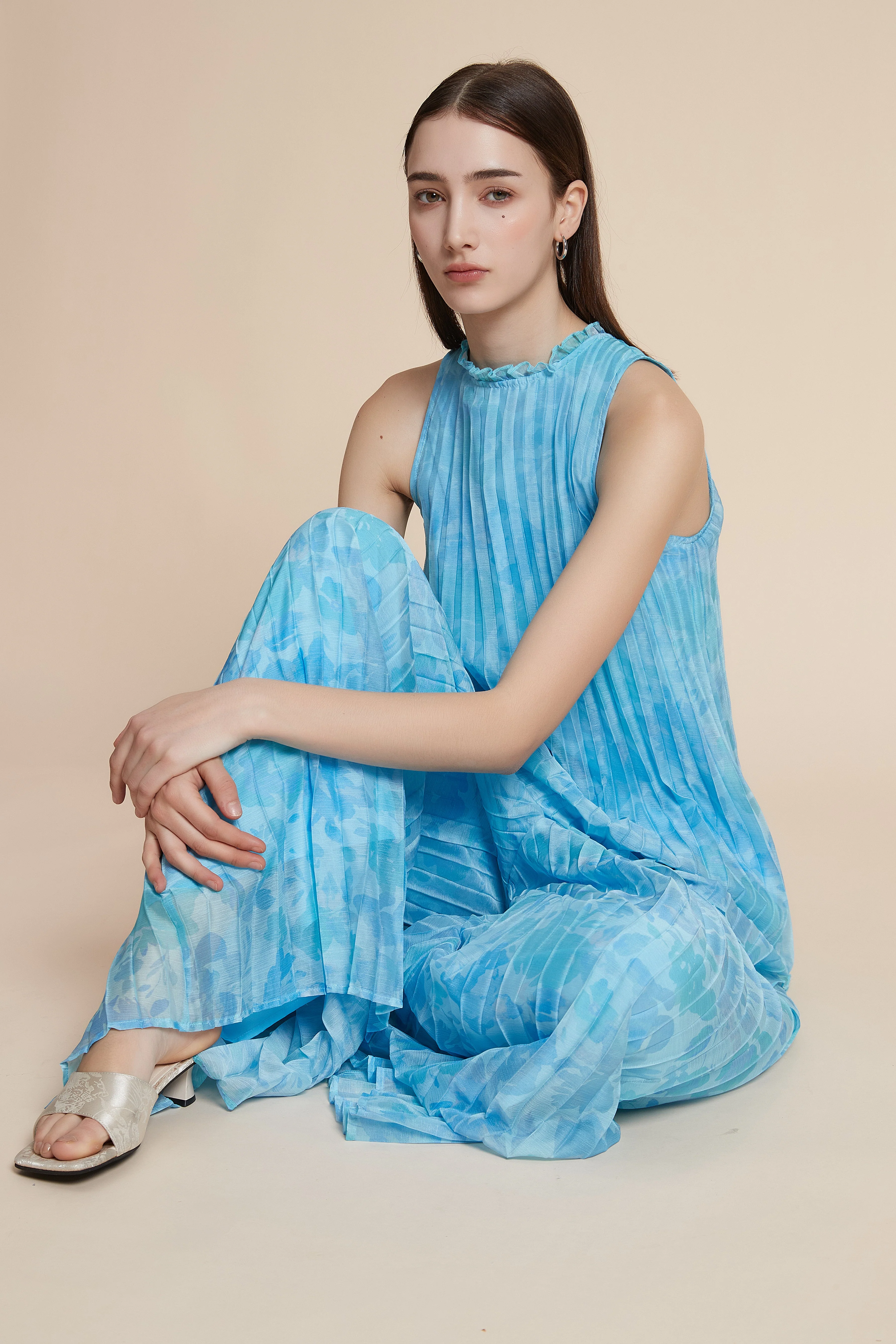 Pleated sleeveless waist-length blouse - Image 8