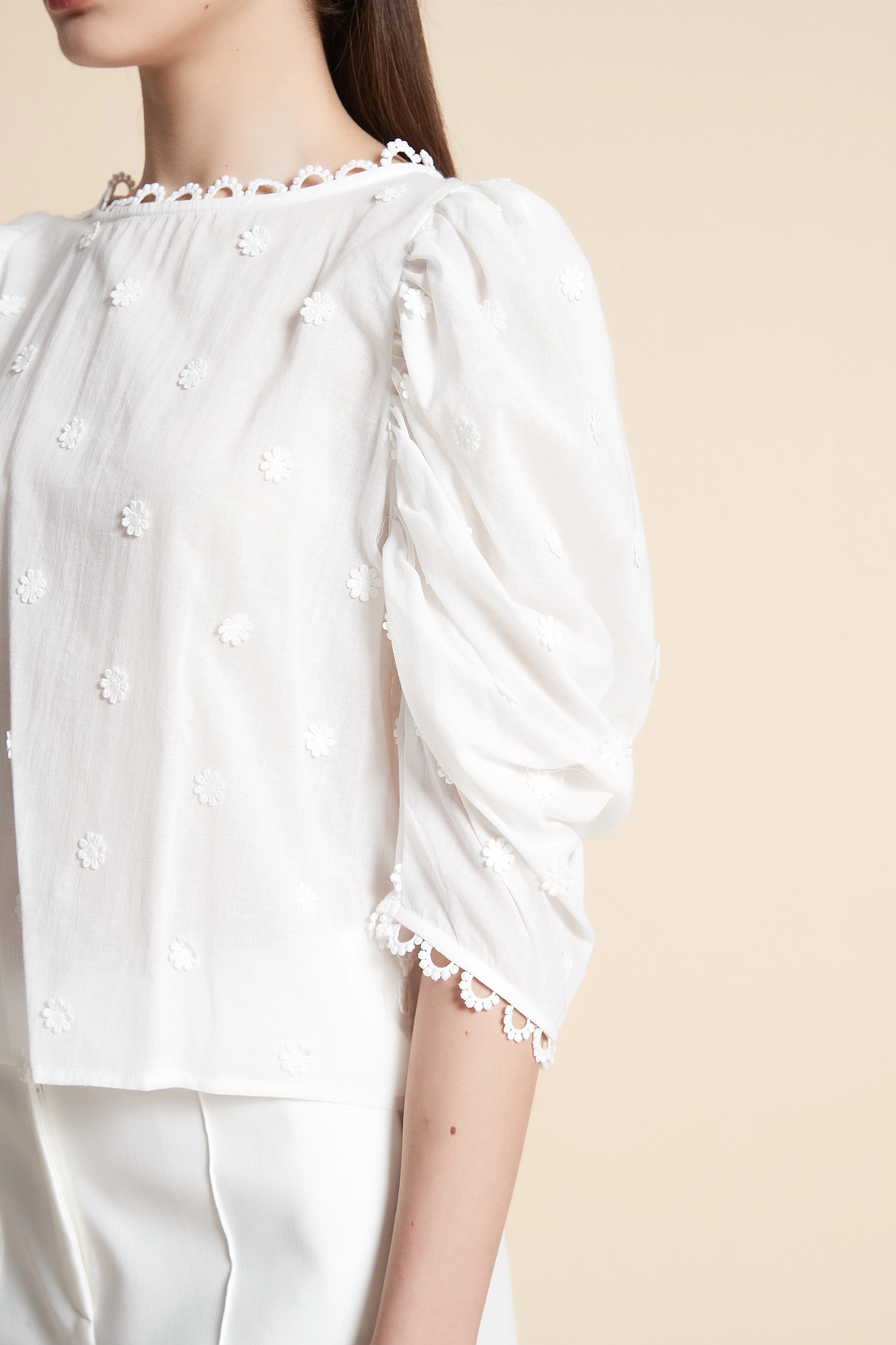 Solid Sleeve 3/4 Short Blouse with Flowers - Image 10