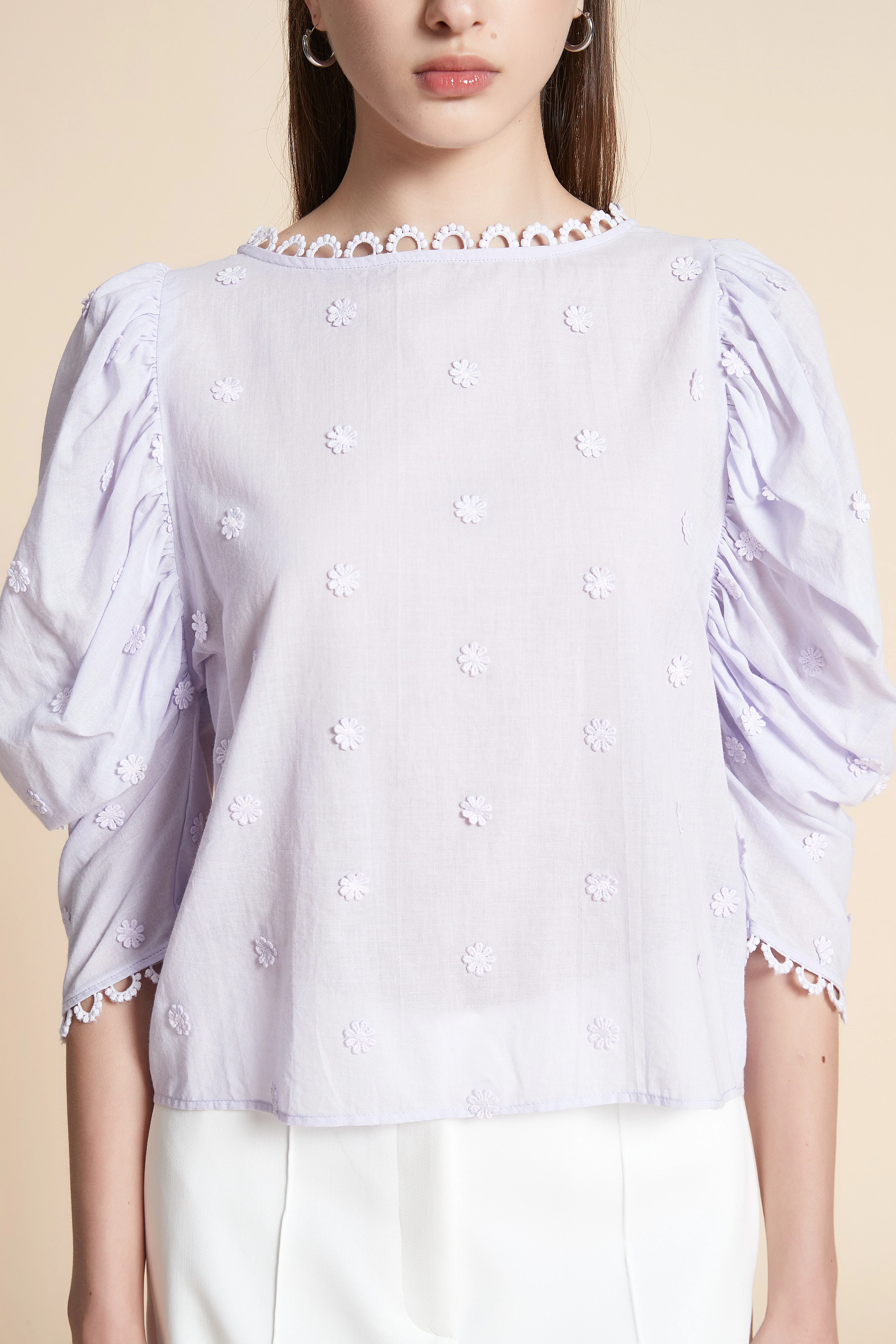 Solid Sleeve 3/4 Short Blouse with Flowers - Image 5