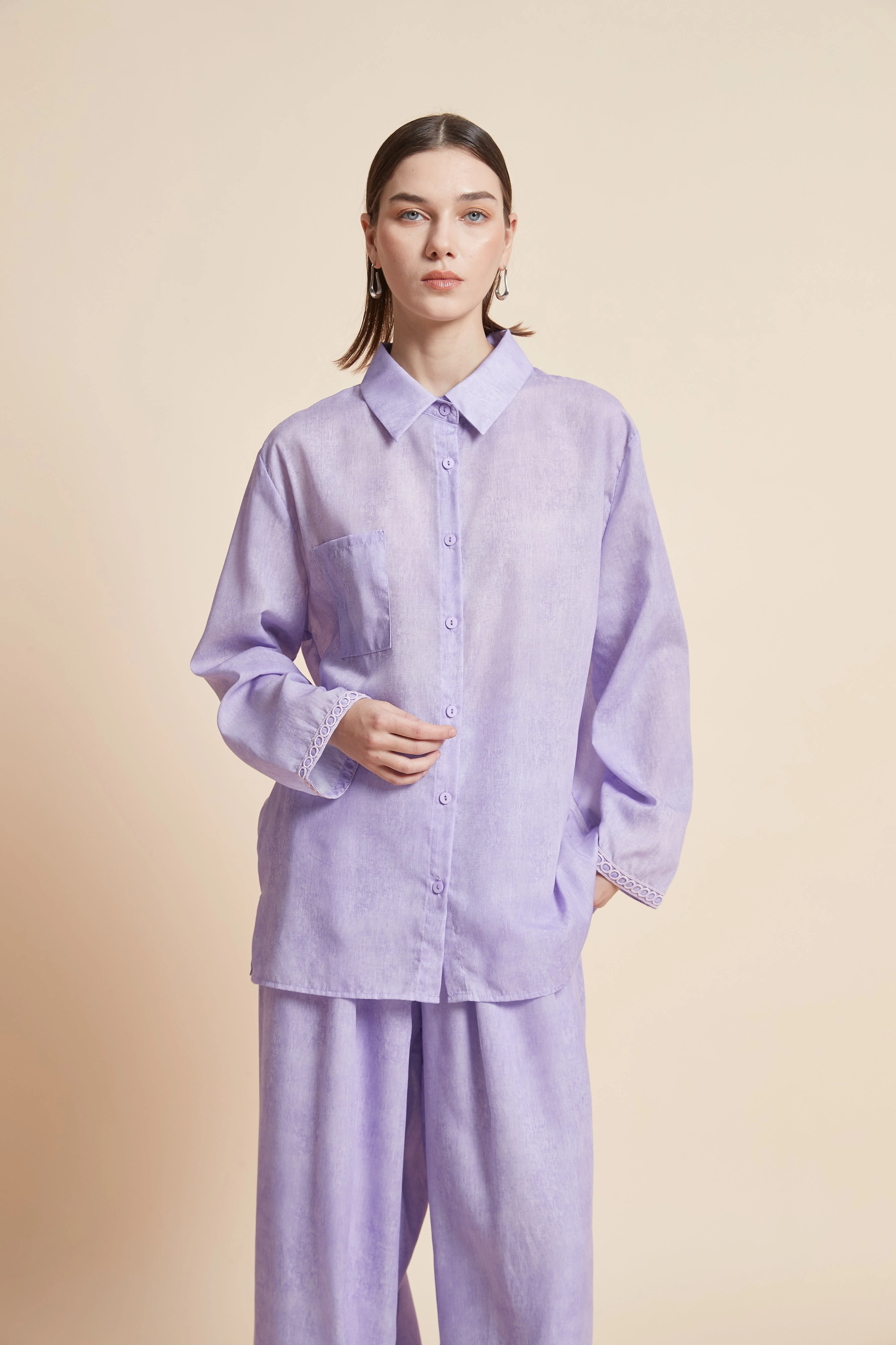Long-sleeved plain waist-length shirt