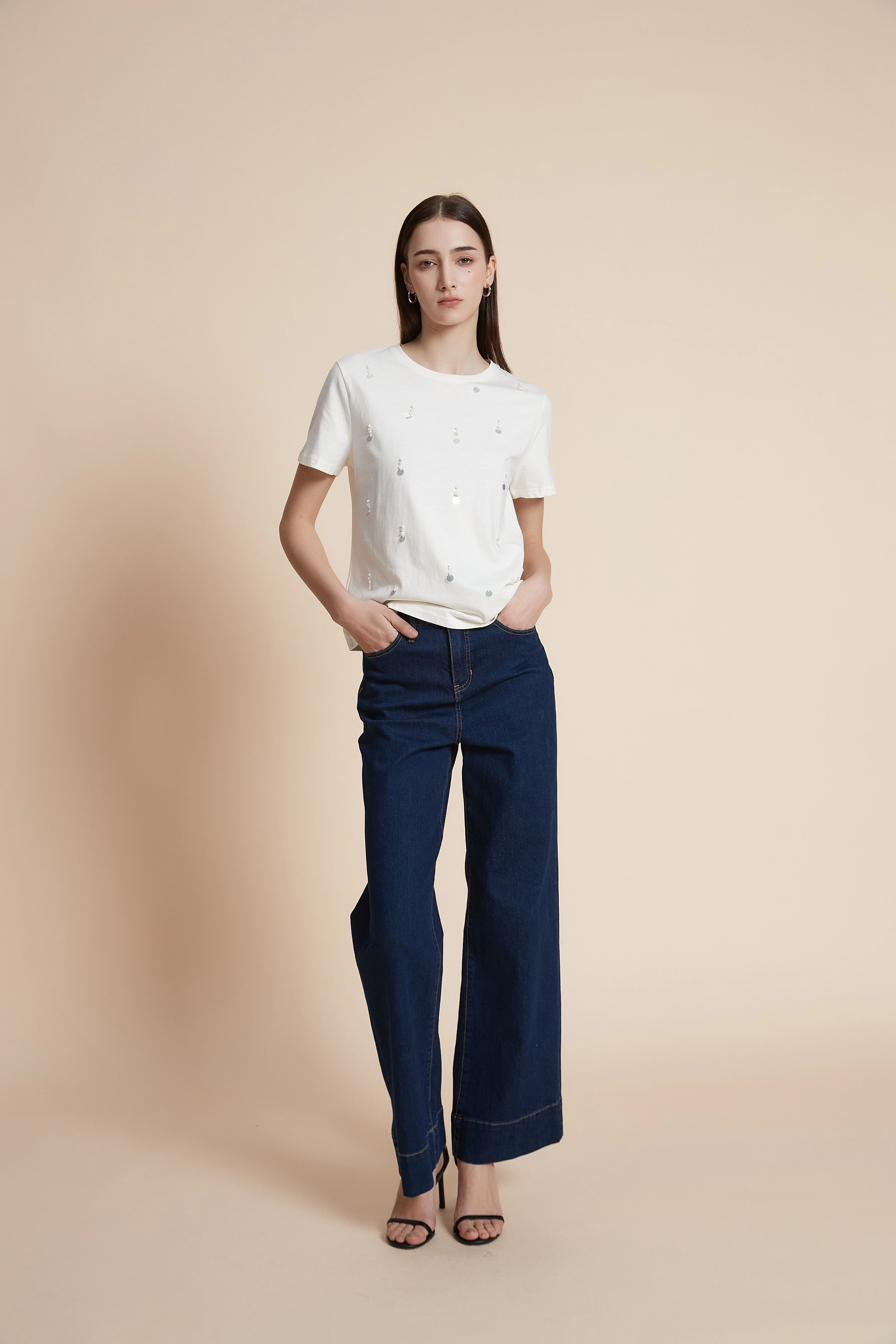 Short-sleeved waist-length T-shirt - Image 4