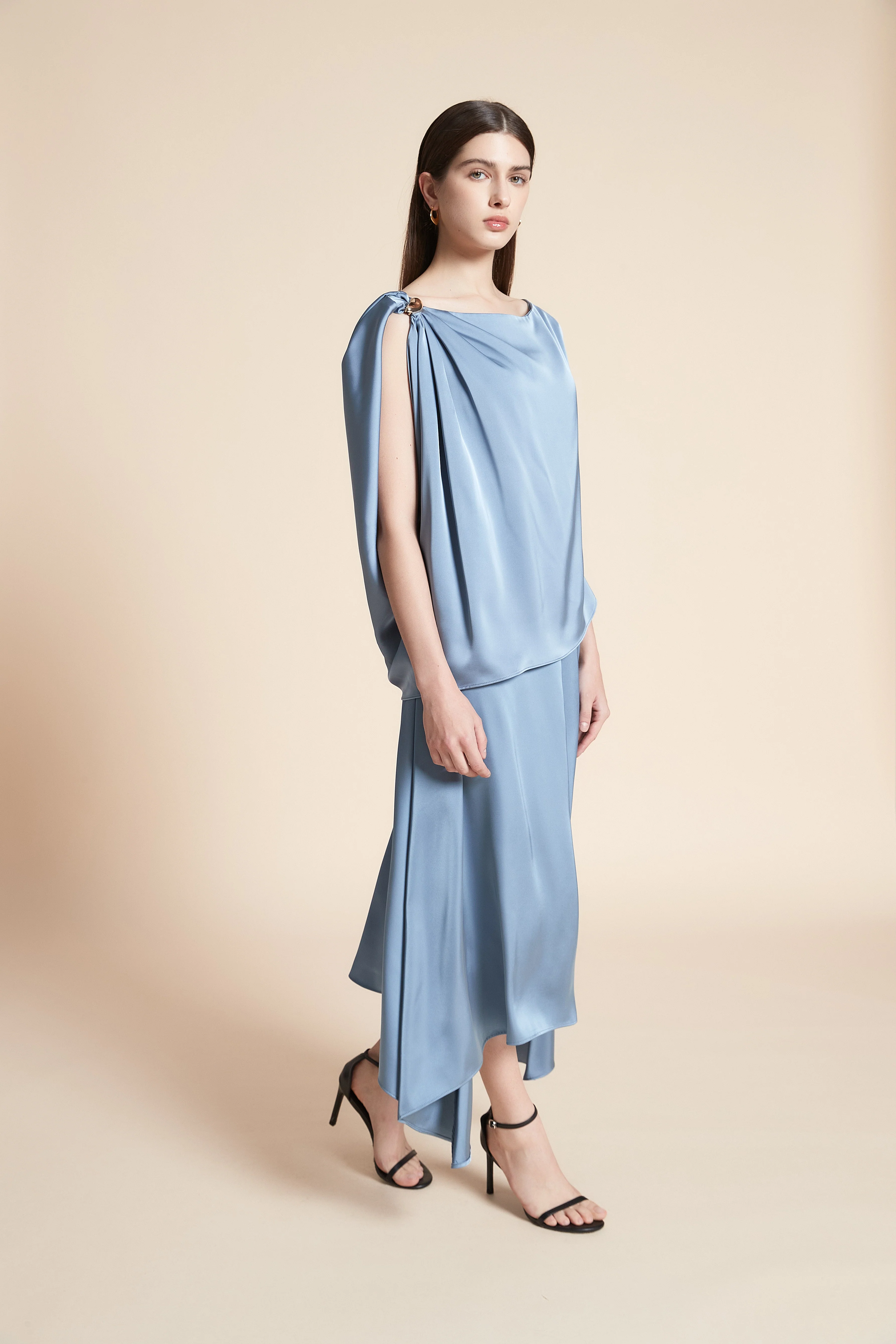 Solid Satin Waist-Length Sleeveless Blouse - Image 2