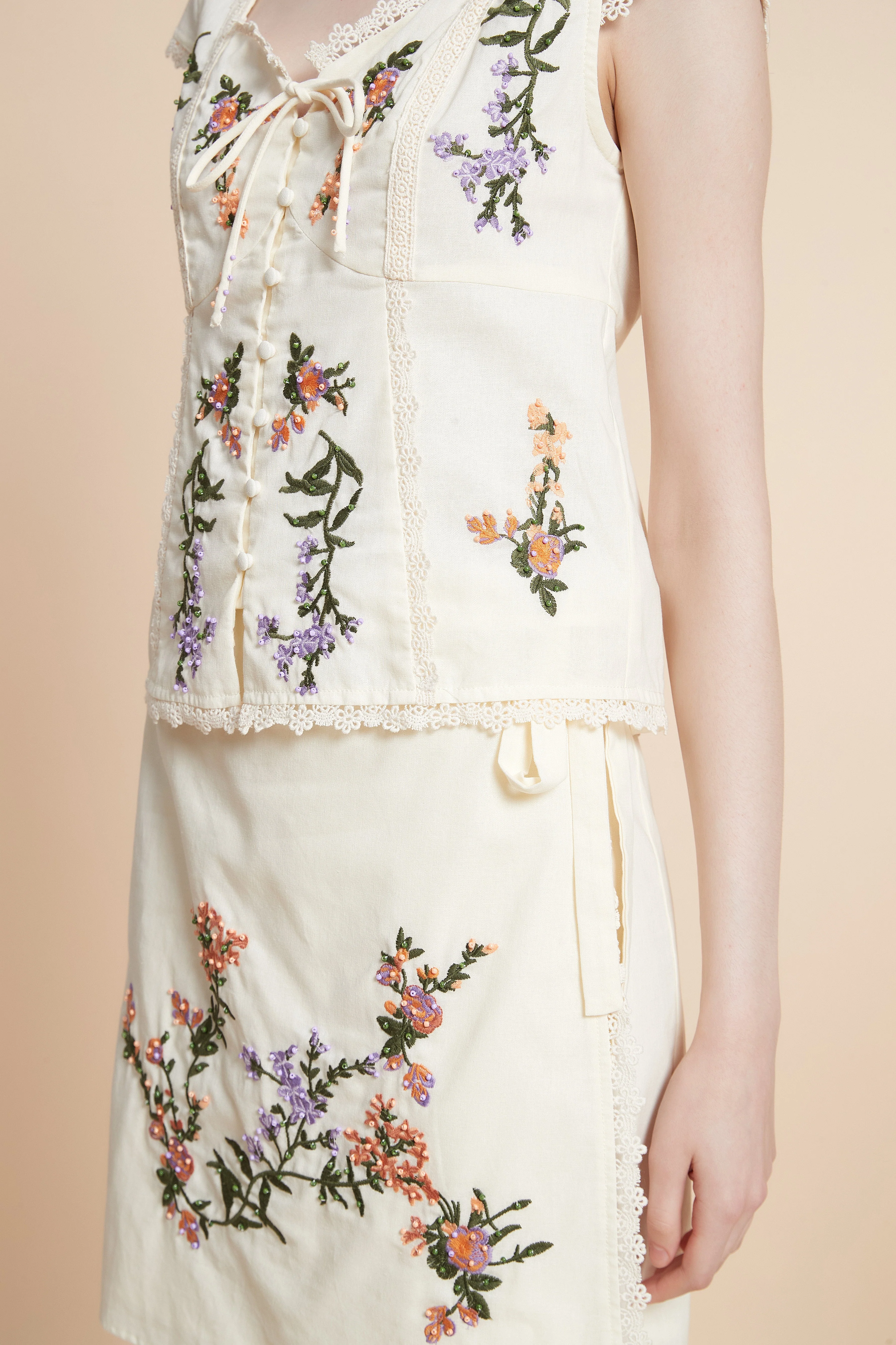 Embroidered Sleeveless Blouse - Image 6