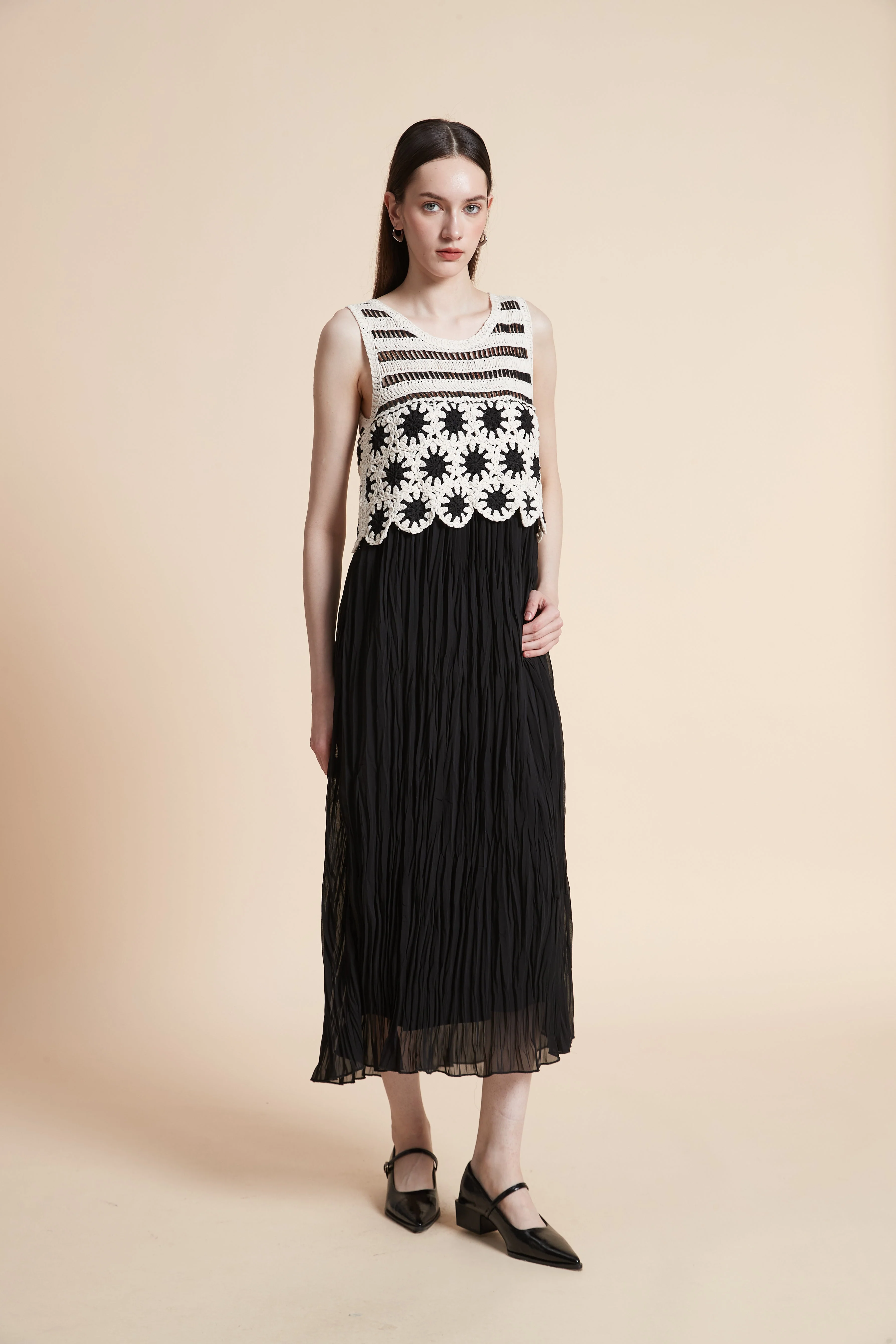 Embroidered Sleeveless Pleated Midi Dress