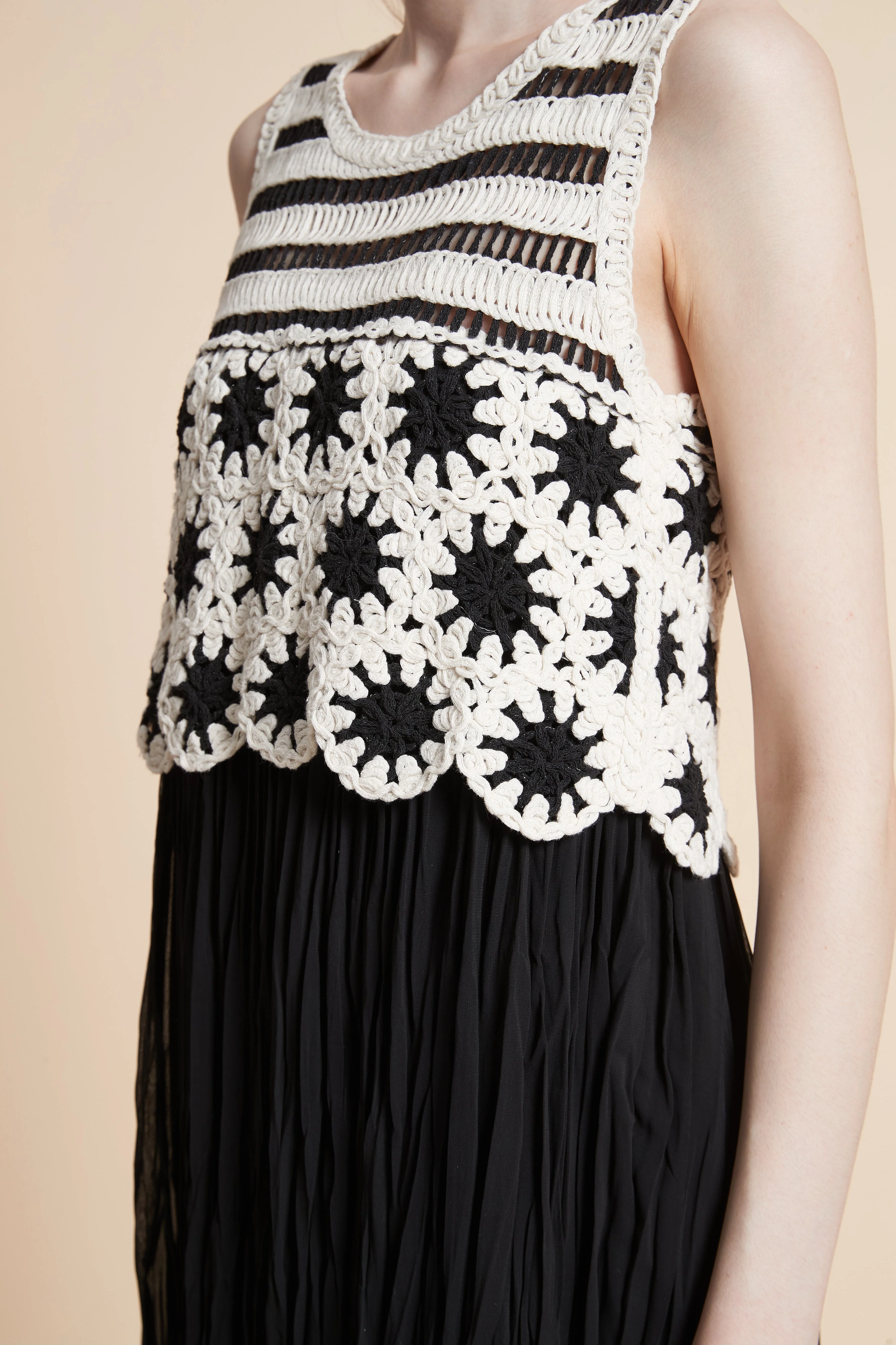 Embroidered Sleeveless Pleated Midi Dress - Image 4
